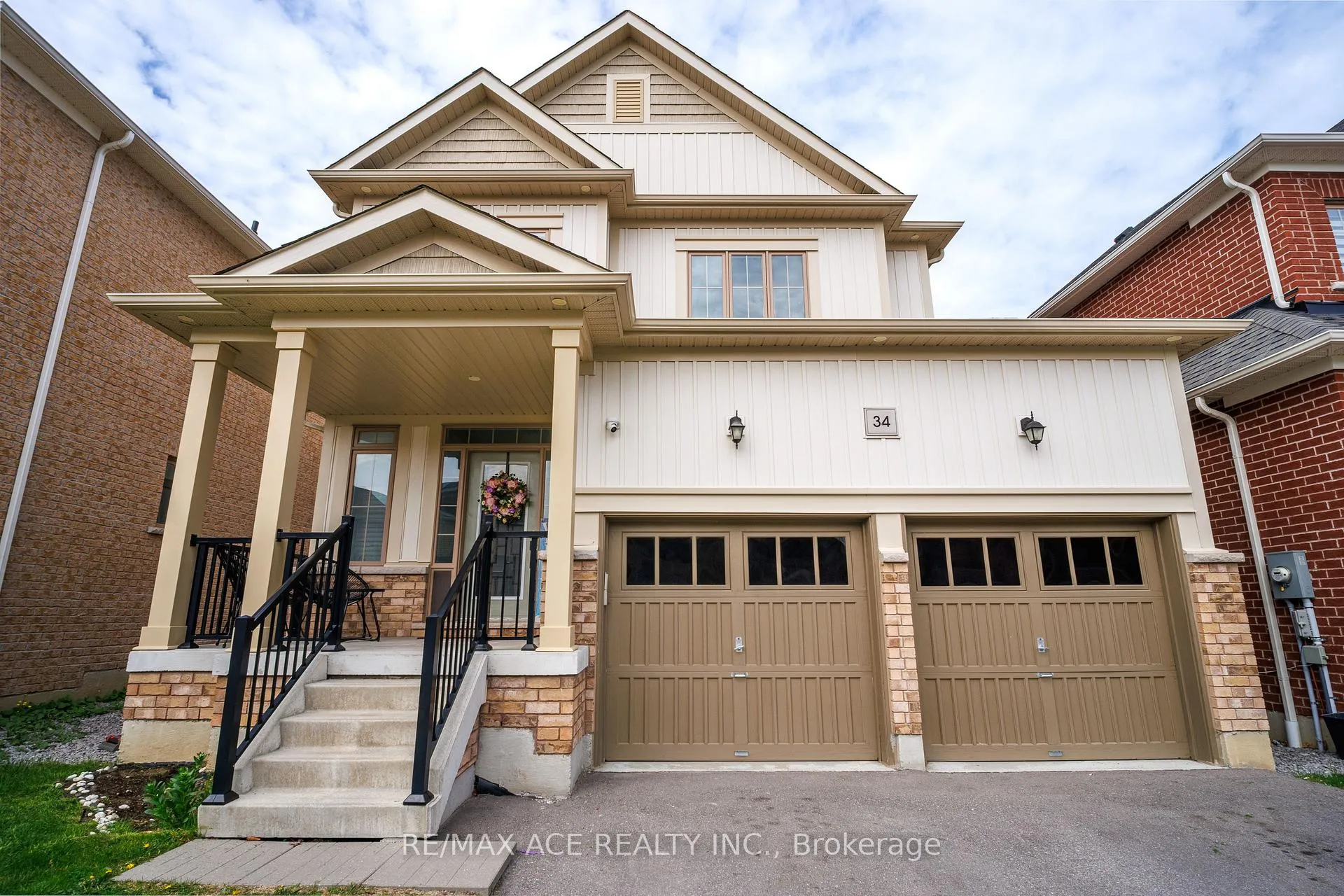 Photo 4 of 34 Albert Christie Street, Clarington, Bowmanville — HOMEH