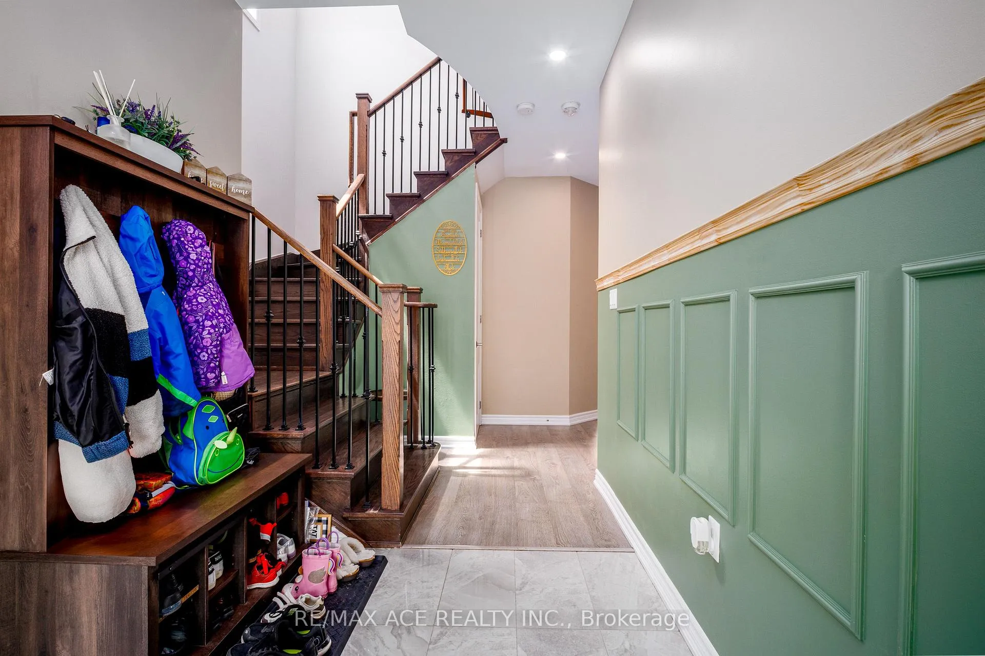 Photo 6 of 34 Albert Christie Street, Clarington, Bowmanville — HOMEH