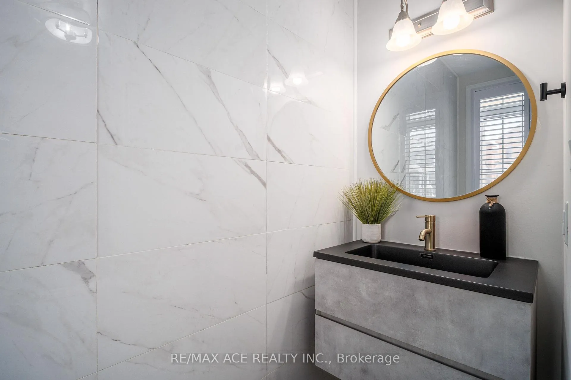 Photo 8 of 34 Albert Christie Street, Clarington, Bowmanville — HOMEH