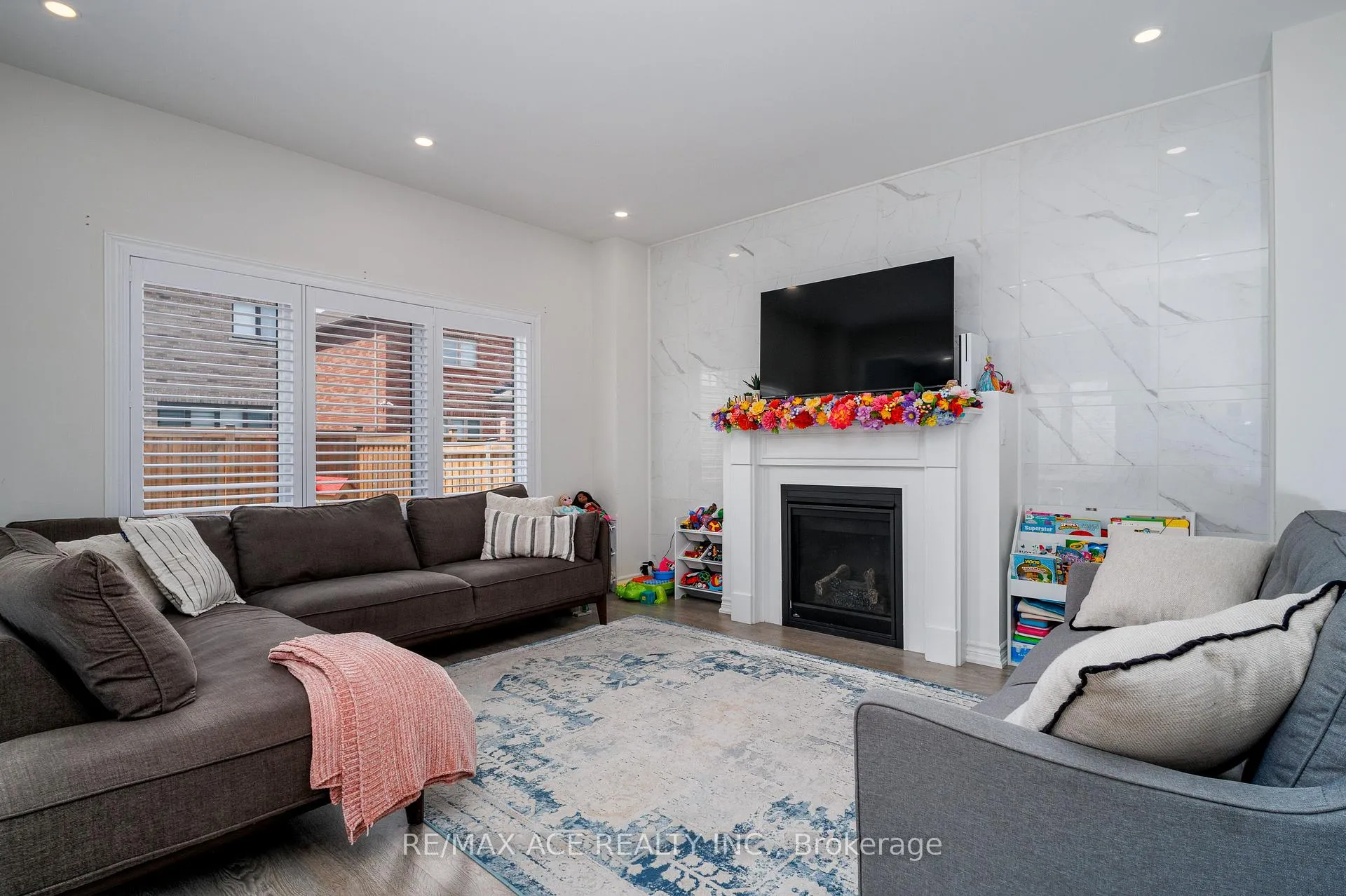 Photo 9 of 34 Albert Christie Street, Clarington, Bowmanville — HOMEH