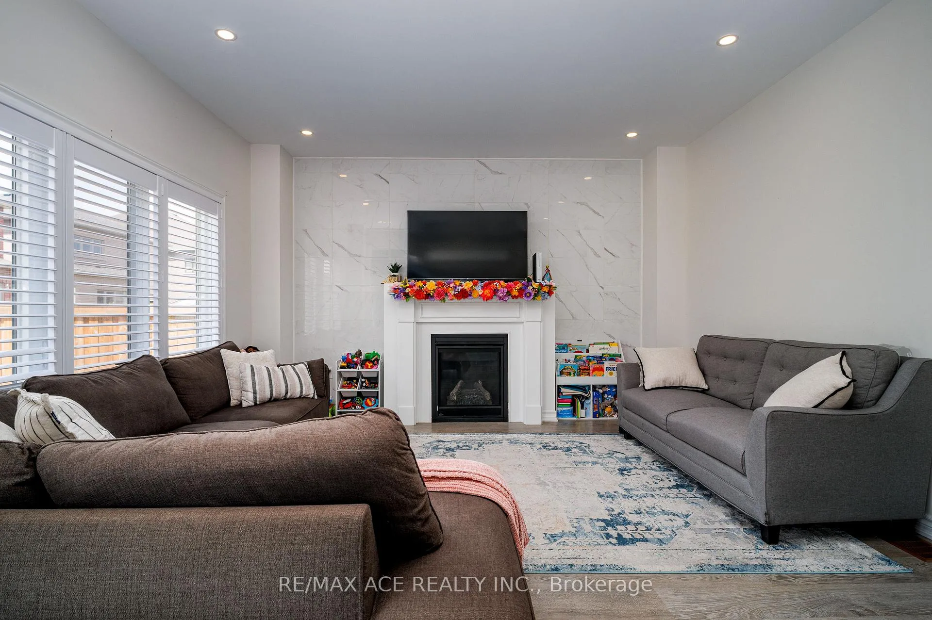 Photo 10 of 34 Albert Christie Street, Clarington, Bowmanville — HOMEH