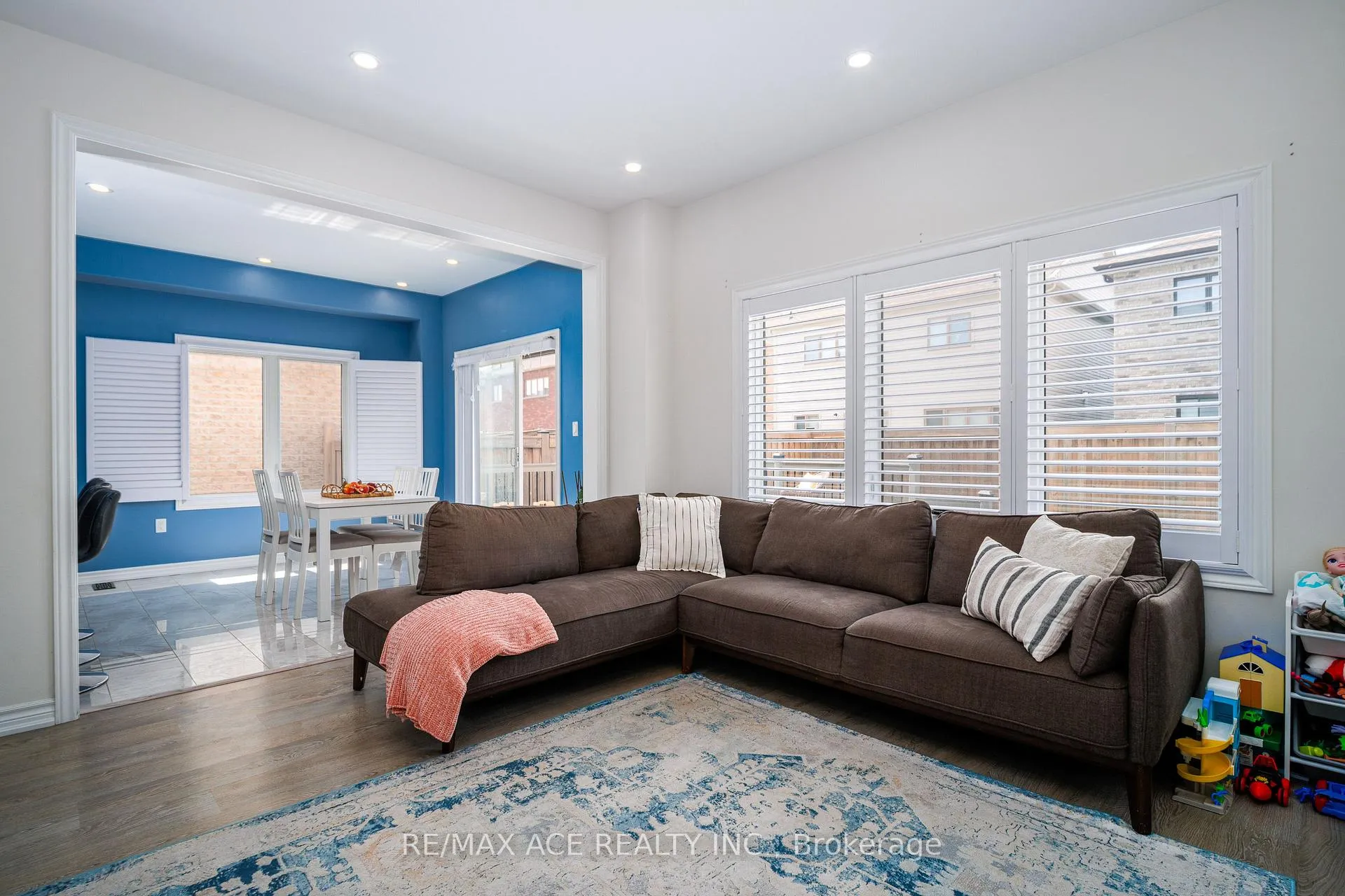 Photo 11 of 34 Albert Christie Street, Clarington, Bowmanville — HOMEH