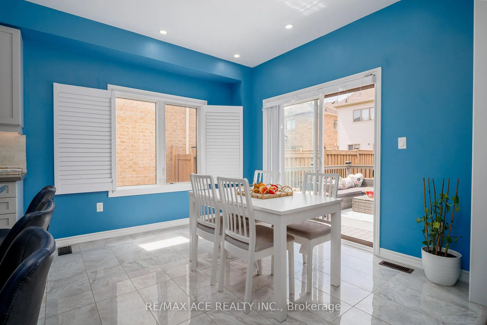 Photo 12 of 34 Albert Christie Street, Clarington, Bowmanville — HOMEH