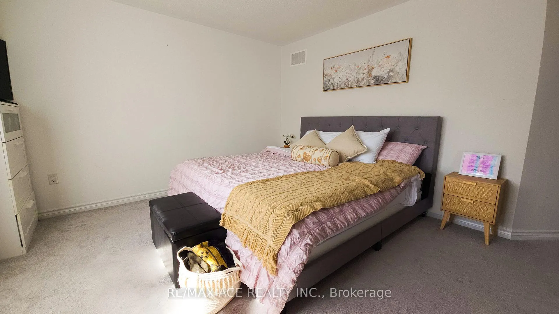 Photo 16 of 34 Albert Christie Street, Clarington, Bowmanville — HOMEH