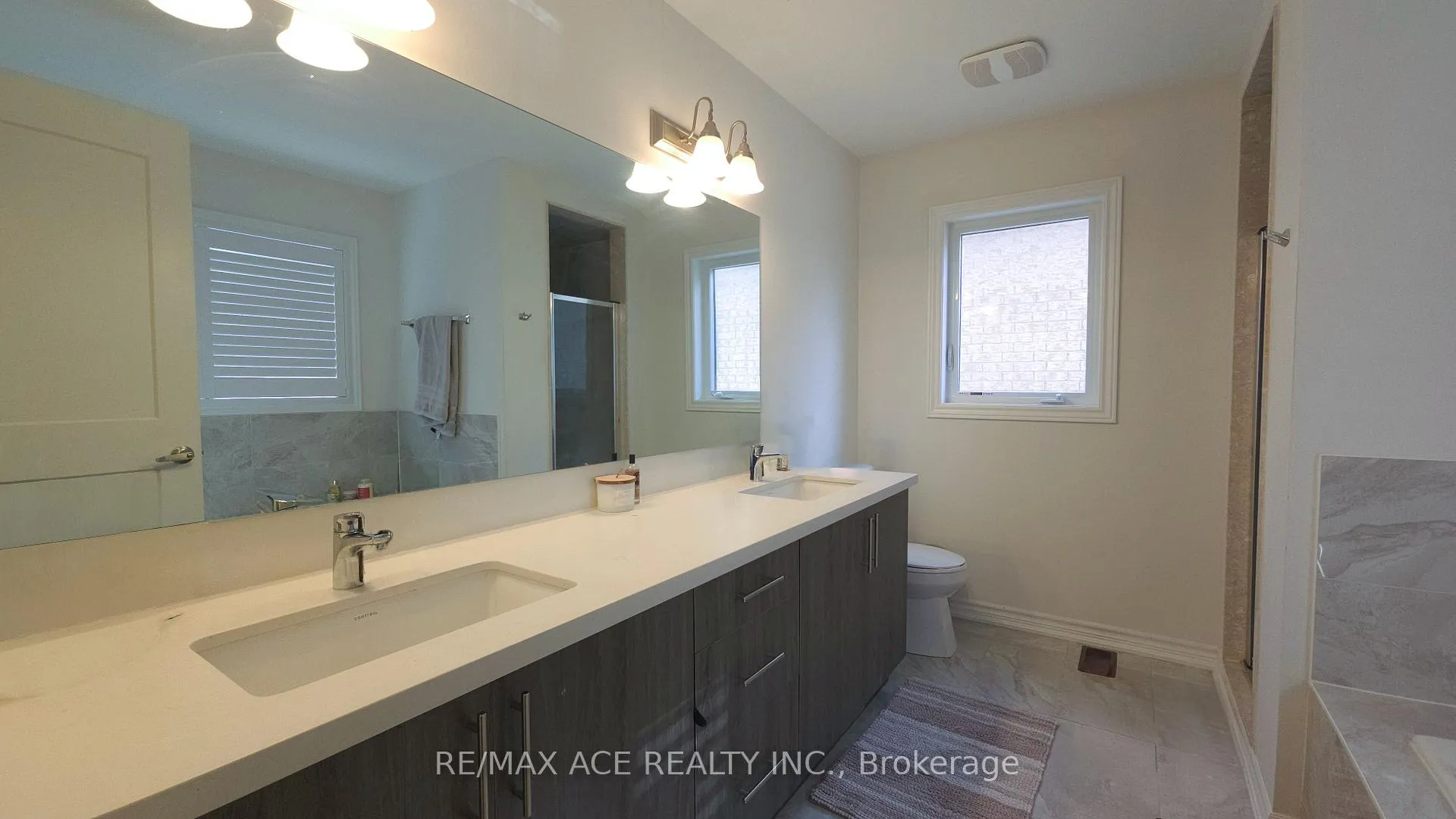 Photo 18 of 34 Albert Christie Street, Clarington, Bowmanville — HOMEH