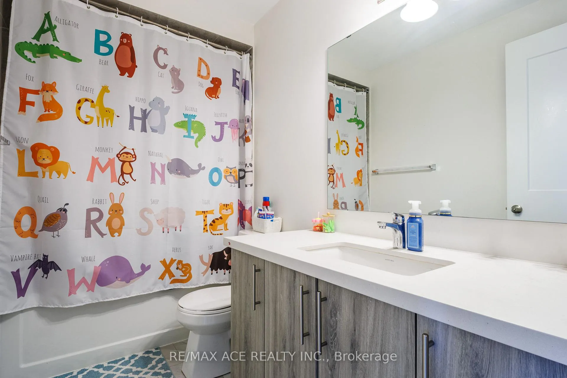 Photo 25 of 34 Albert Christie Street, Clarington, Bowmanville — HOMEH