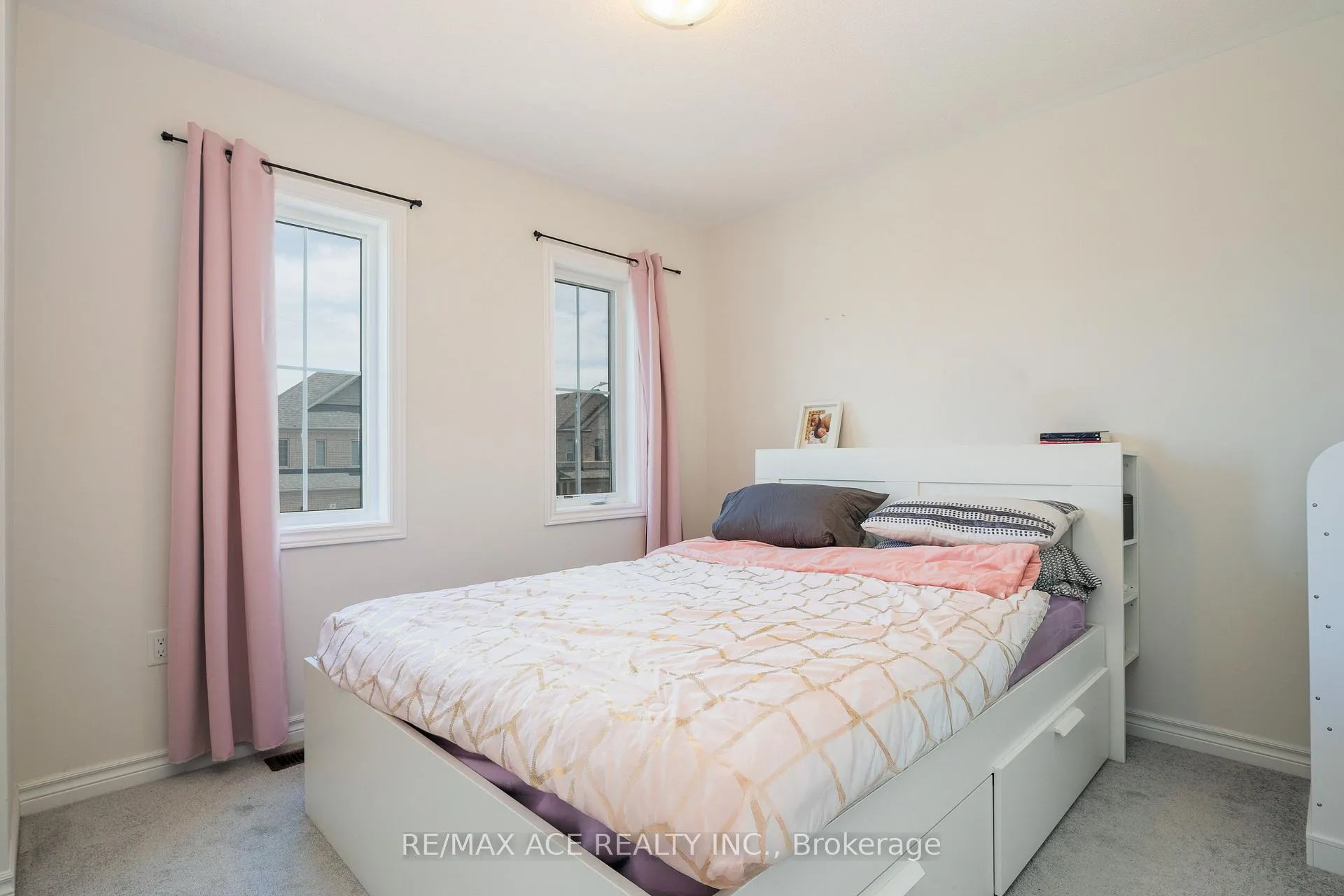 Photo 26 of 34 Albert Christie Street, Clarington, Bowmanville — HOMEH