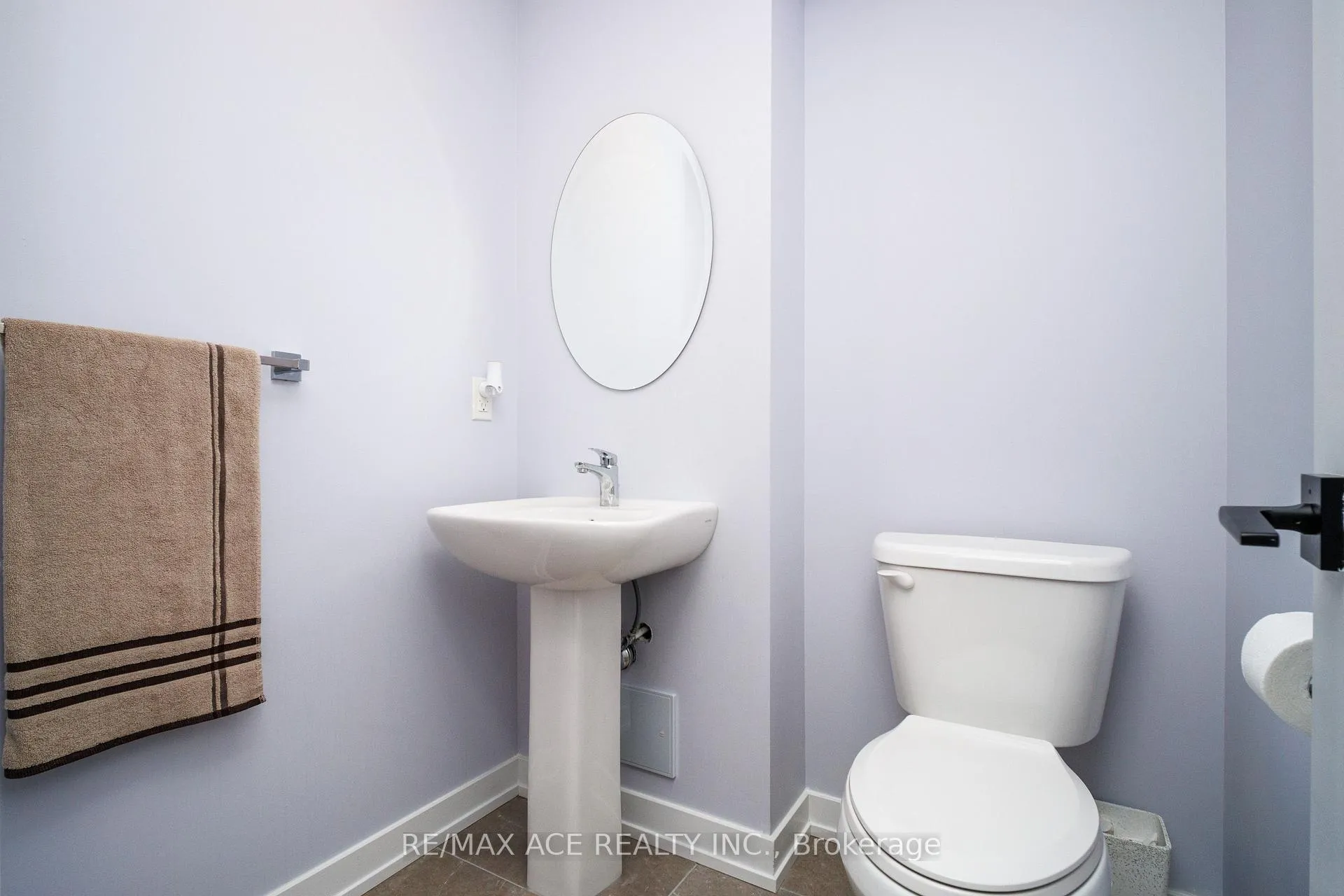 Photo 32 of 34 Albert Christie Street, Clarington, Bowmanville — HOMEH