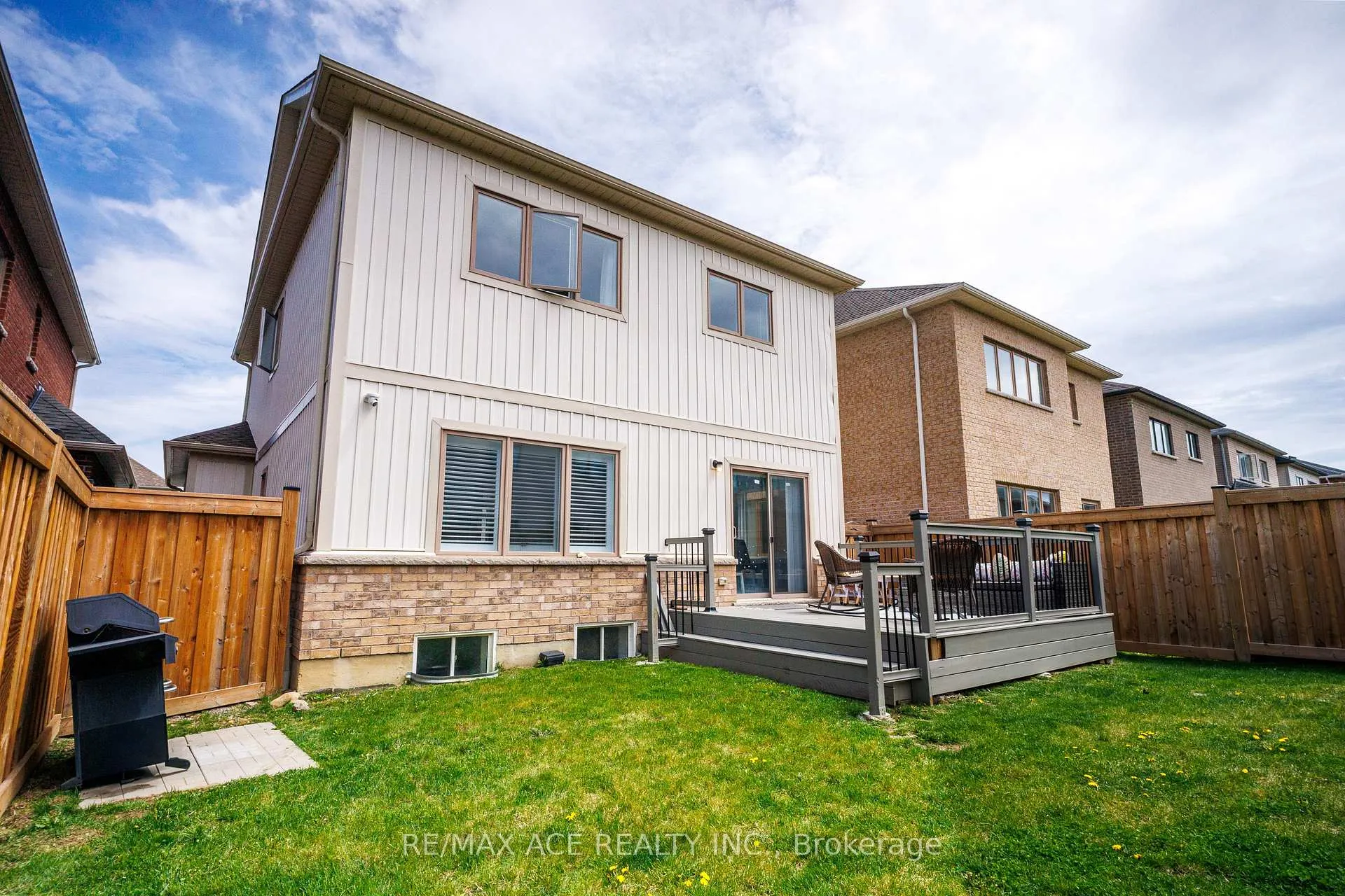 Photo 35 of 34 Albert Christie Street, Clarington, Bowmanville — HOMEH