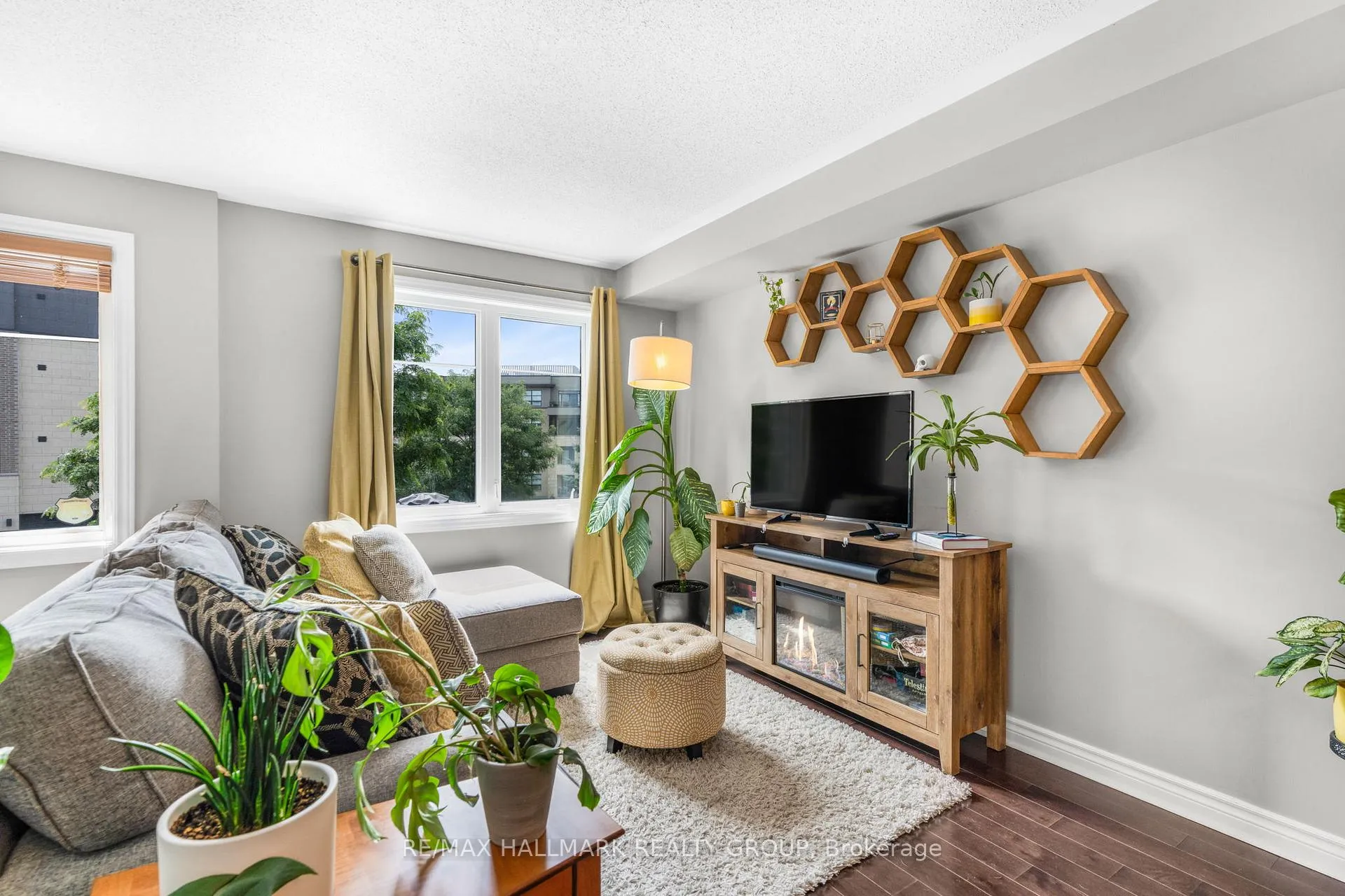 Photo 8 of 265 Titanium A Private, Ottawa, Convent Glen North — HOMEH