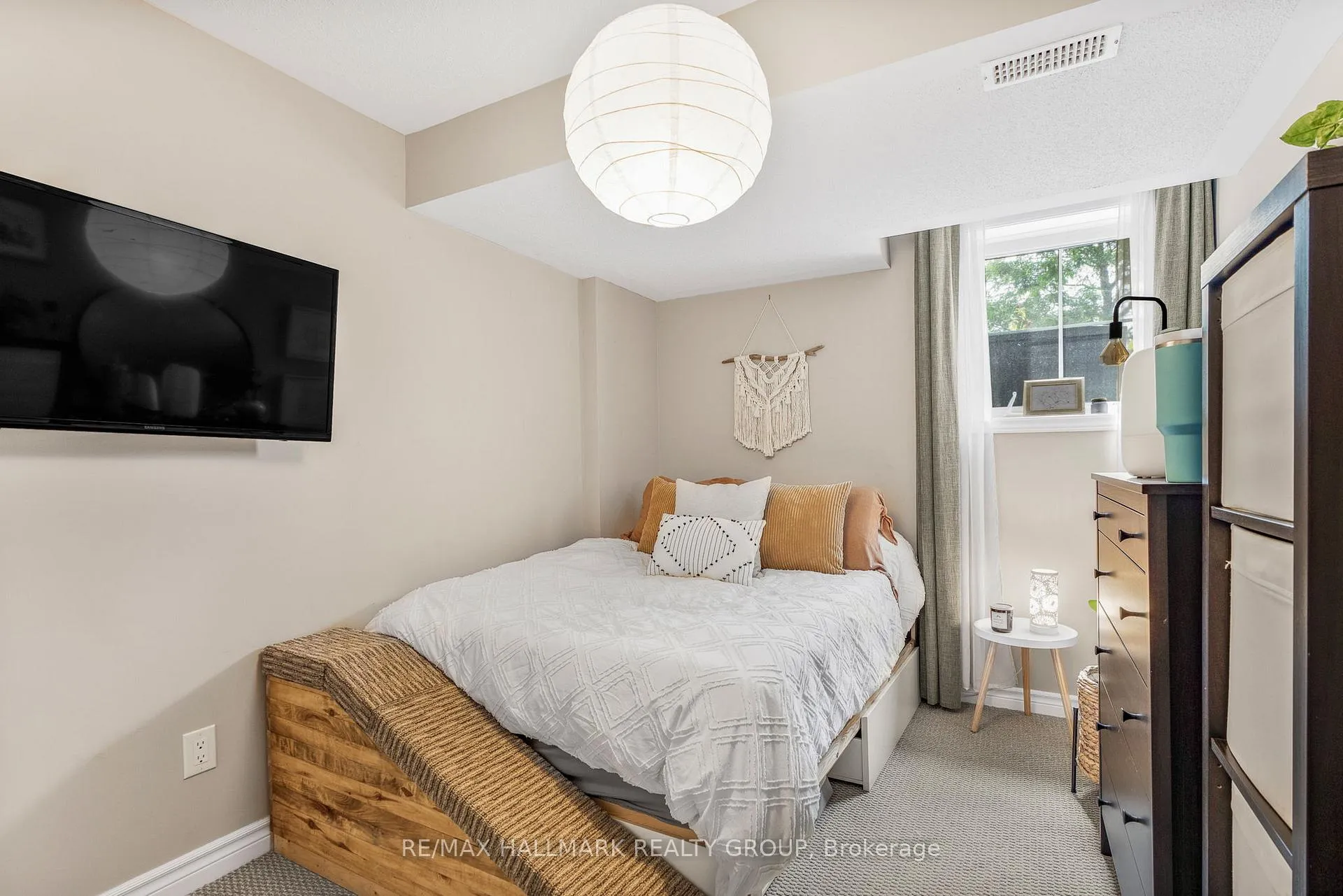 Photo 20 of 265 Titanium A Private, Ottawa, Convent Glen North — HOMEH