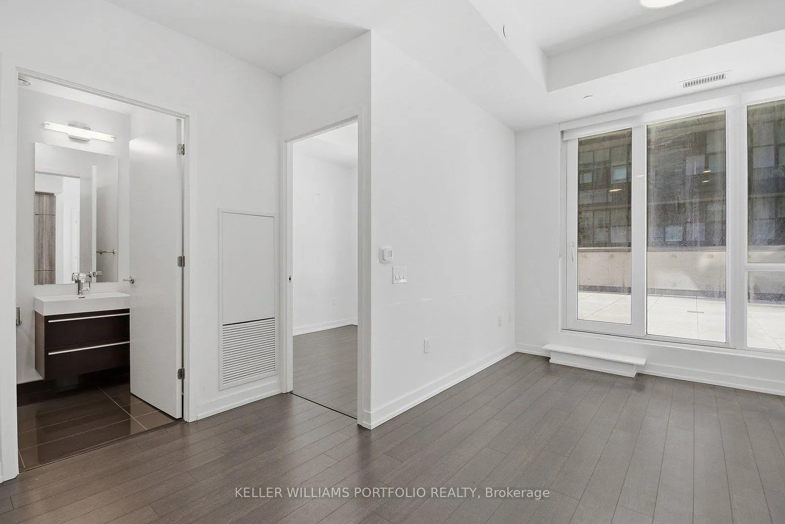 Photo 6 of Unit 506, 39 Roehampton Avenue, Toronto, Mount Pleasant West — HOMEH