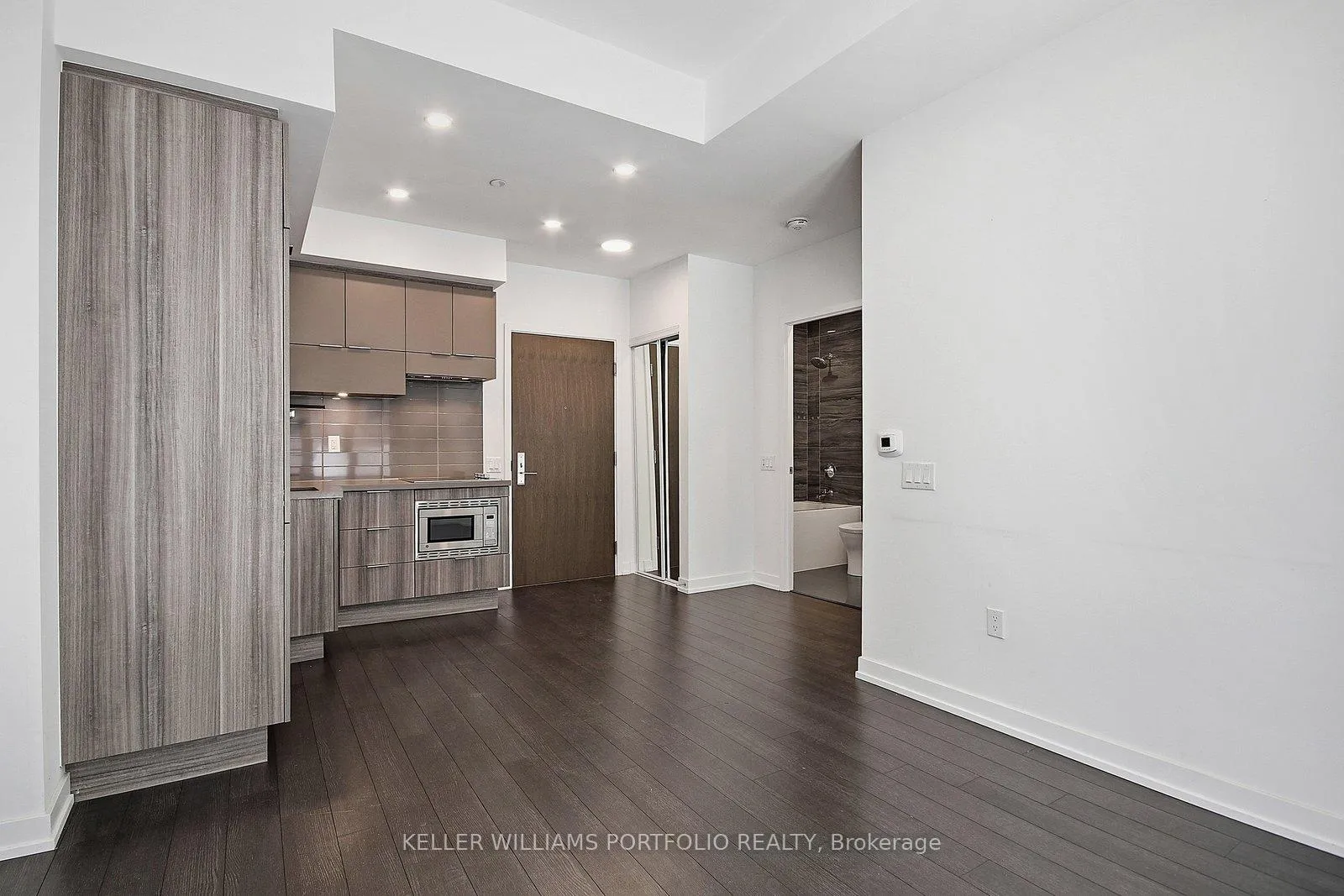 Photo 11 of Unit 506, 39 Roehampton Avenue, Toronto, Mount Pleasant West — HOMEH