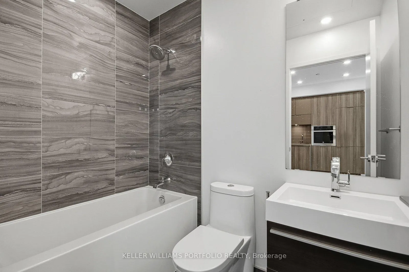 Photo 23 of Unit 506, 39 Roehampton Avenue, Toronto, Mount Pleasant West — HOMEH
