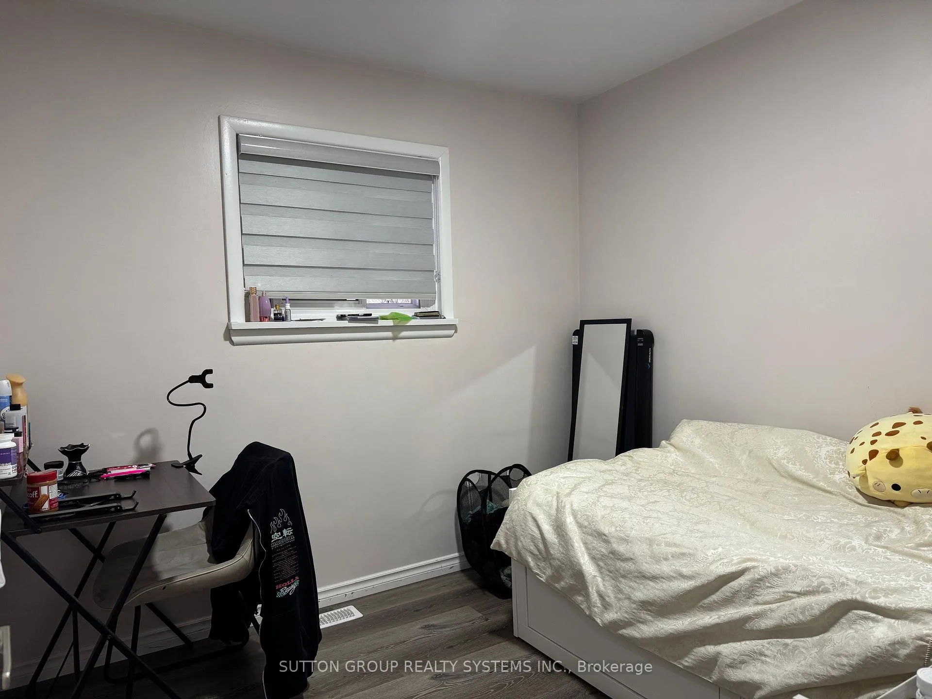 Photo 13 of 1338 Royal Drive, Peterborough, Northcrest Ward 5 — HOMEH