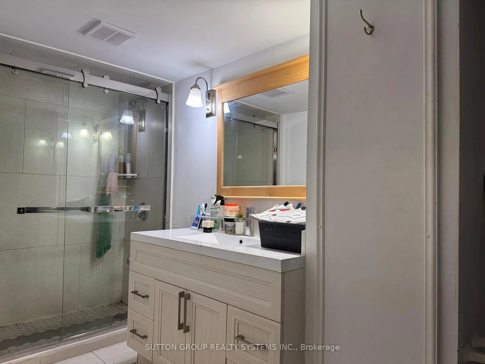 Photo 19 of 1338 Royal Drive, Peterborough, Northcrest Ward 5 — HOMEH