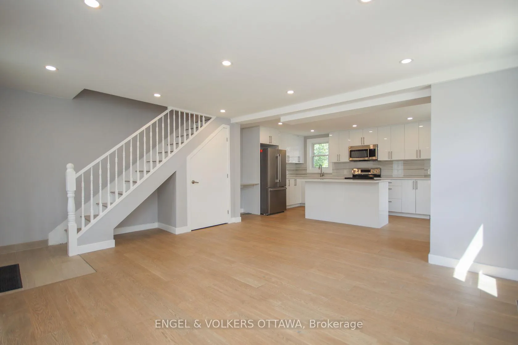 Photo 5 of Unit A, 43 St Charles Street, Ottawa, Vanier — HOMEH