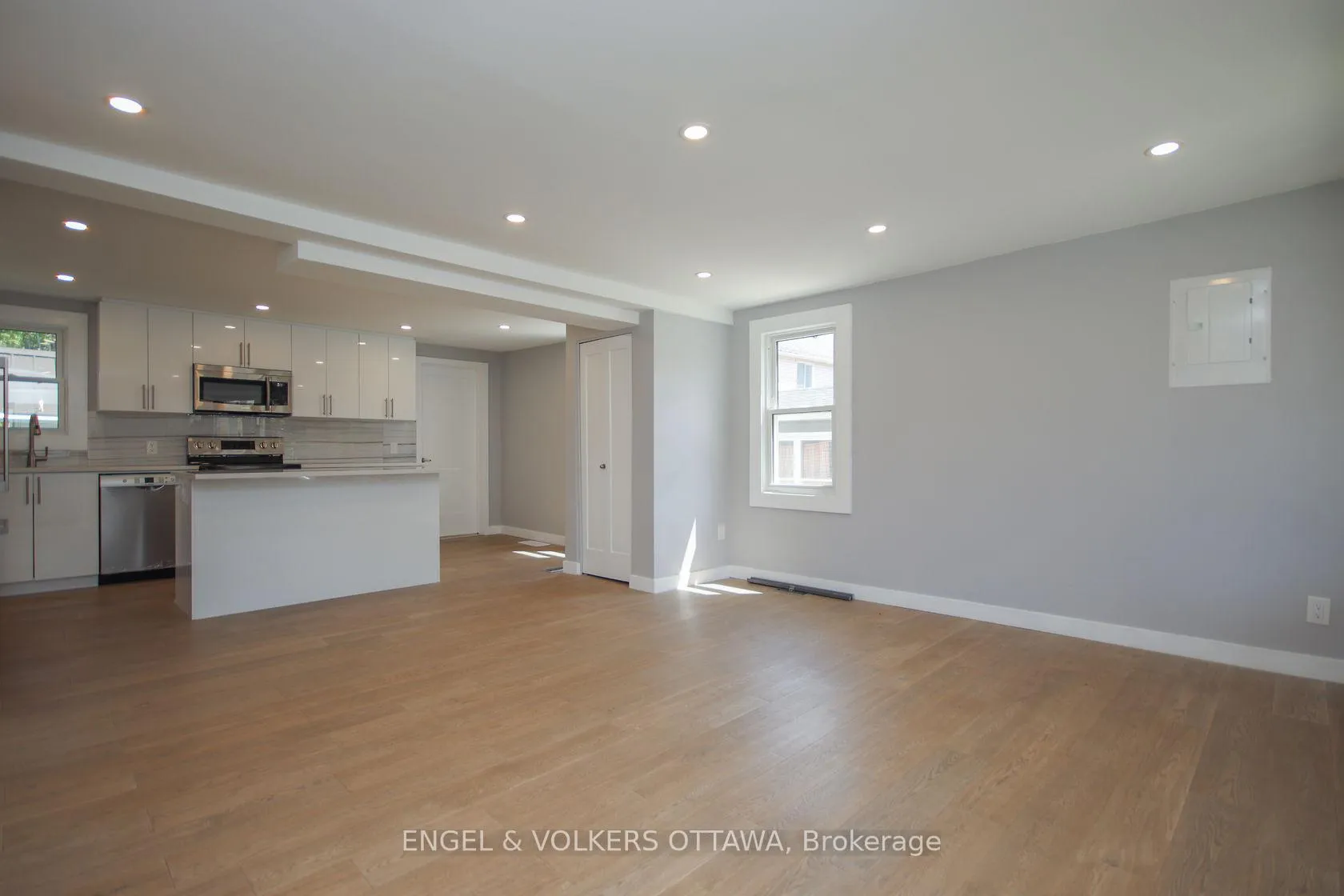 Photo 6 of Unit A, 43 St Charles Street, Ottawa, Vanier — HOMEH