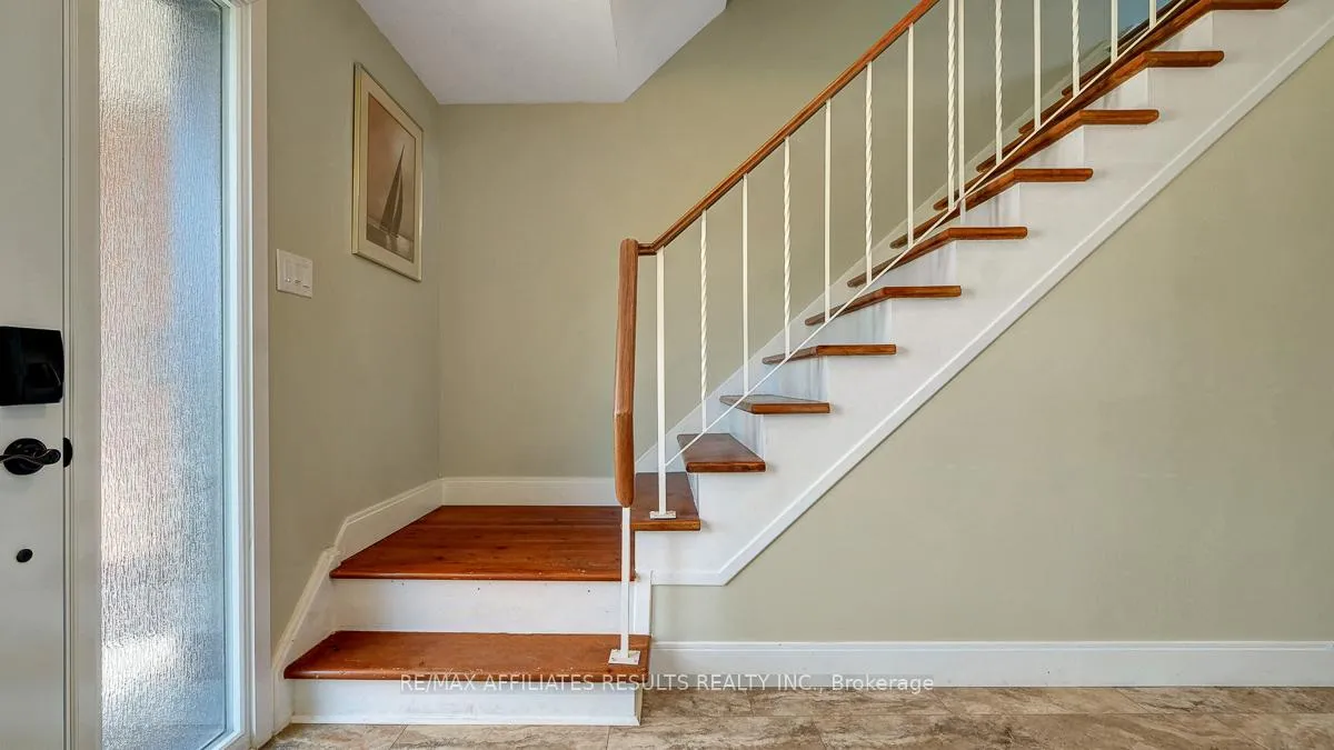 Photo 5 of 13 Redfox Place, Ottawa, Kanata - Bridlewood — HOMEH