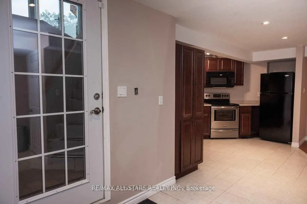 Photo 3 of 1915 Rosebank Road N, Pickering, Amberlea — HOMEH