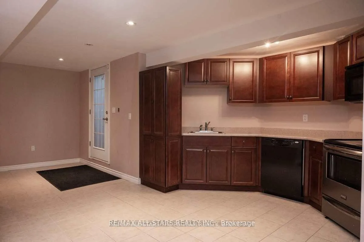 Photo 4 of 1915 Rosebank Road N, Pickering, Amberlea — HOMEH