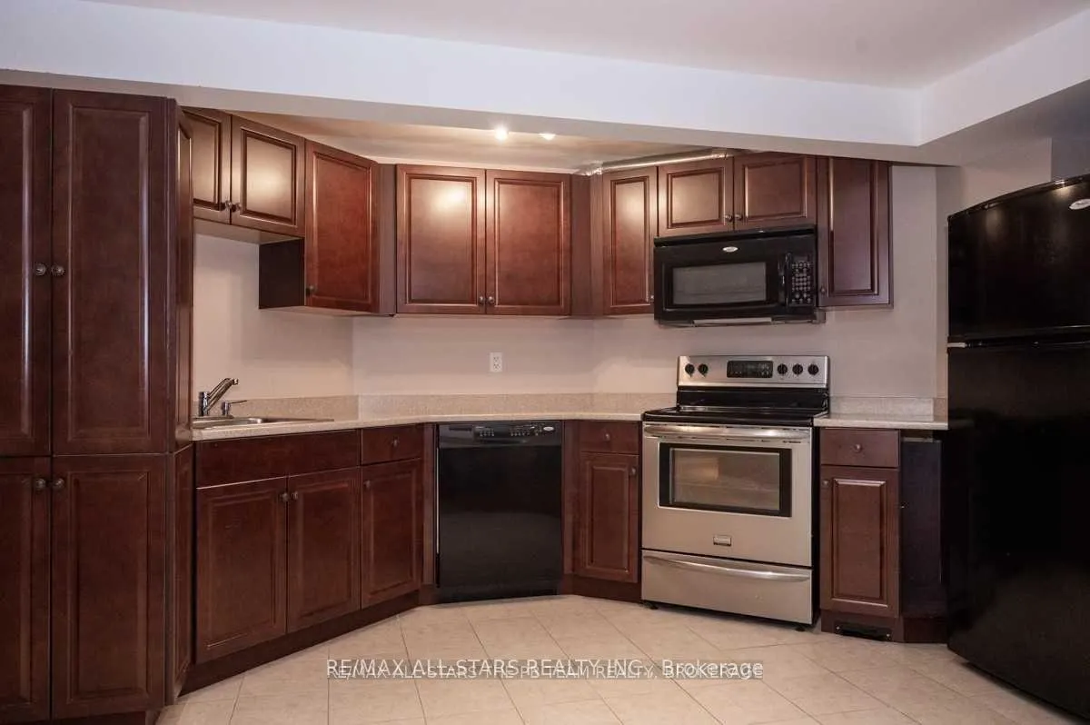 Photo 5 of 1915 Rosebank Road N, Pickering, Amberlea — HOMEH