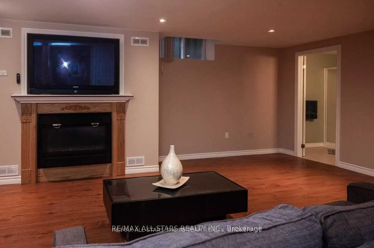 Photo 6 of 1915 Rosebank Road N, Pickering, Amberlea — HOMEH