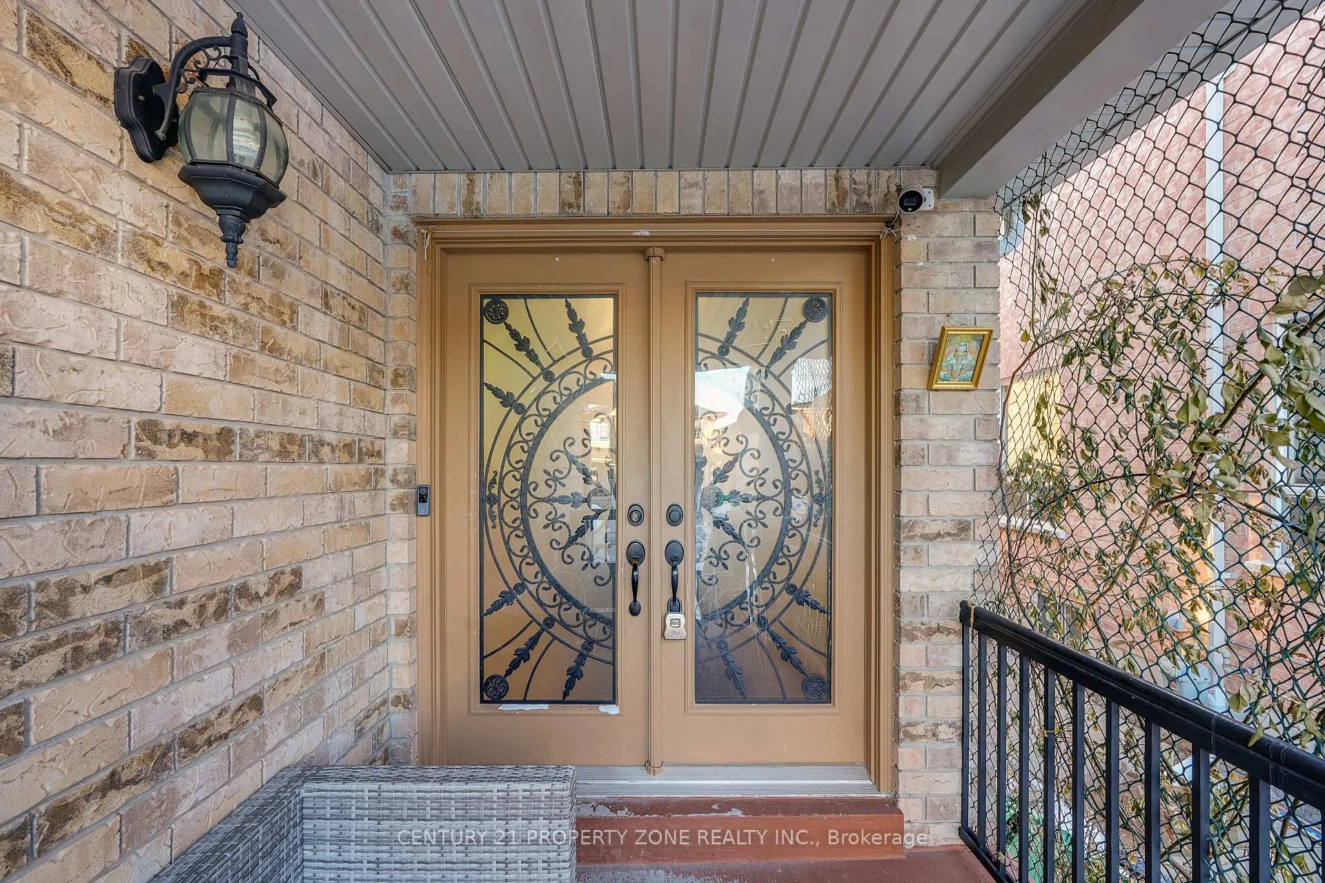 Photo 4 of 17 Riverplace Crescent, Brampton, Bram East — HOMEH