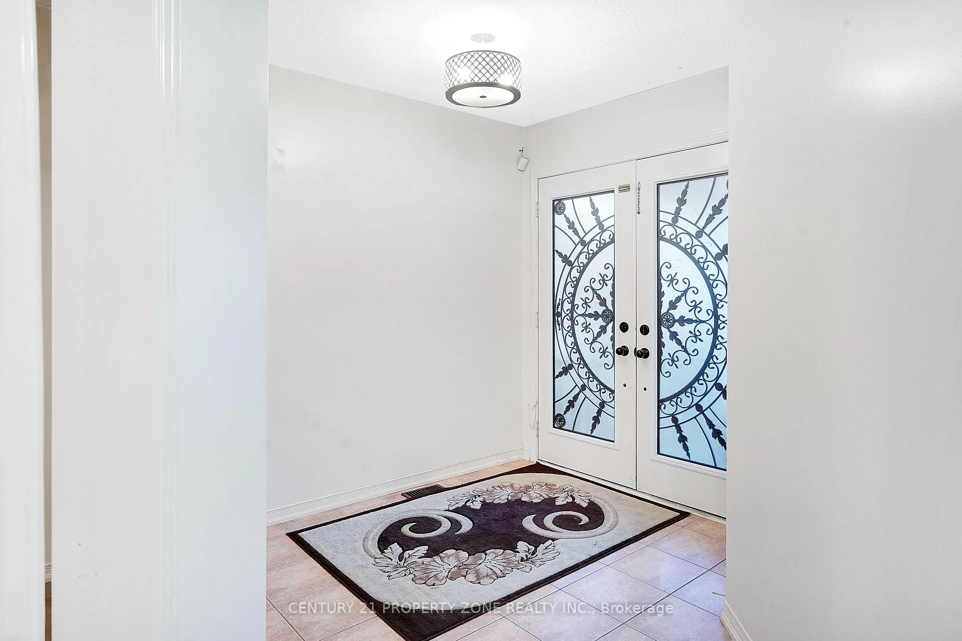 Photo 5 of 17 Riverplace Crescent, Brampton, Bram East — HOMEH