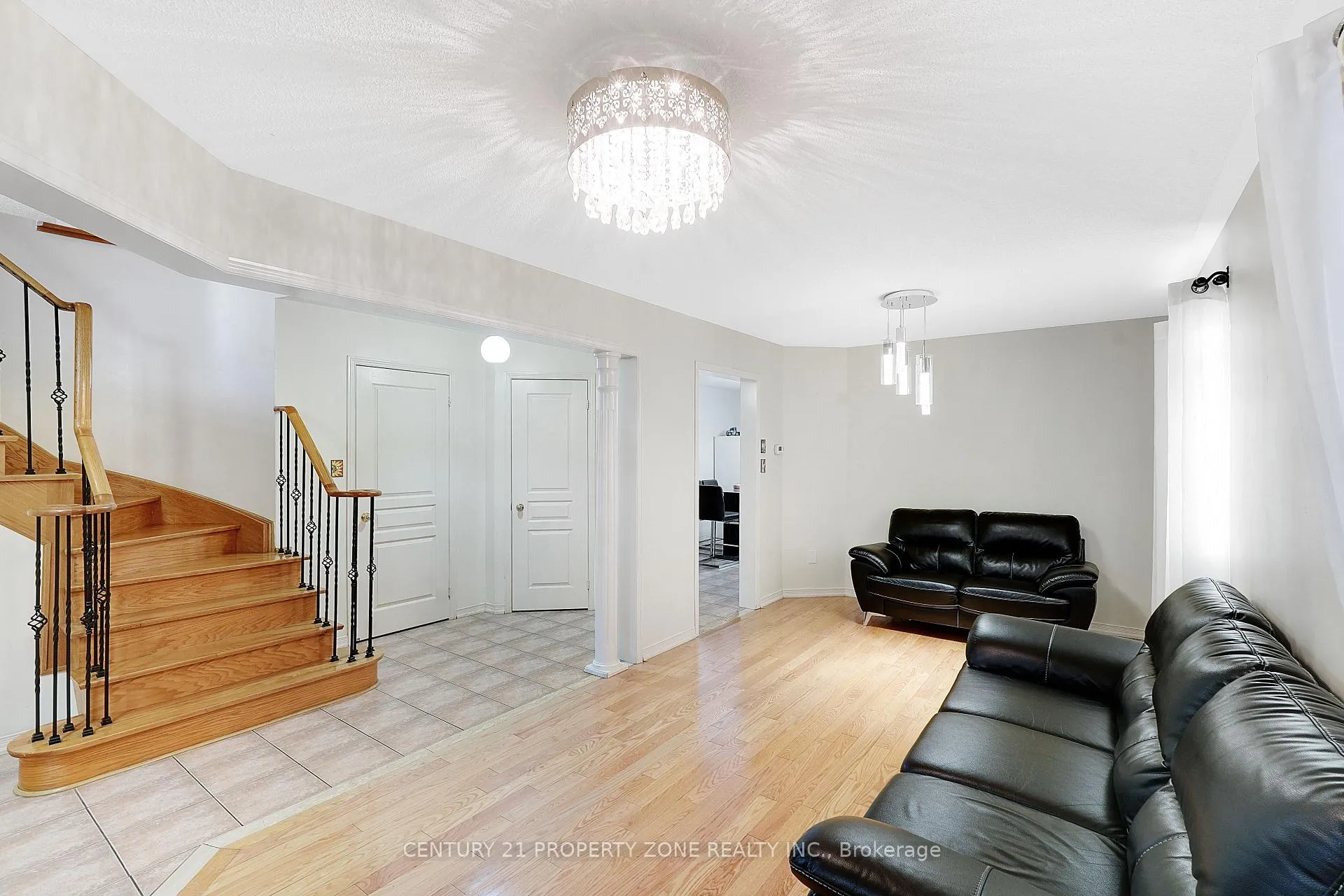 Photo 8 of 17 Riverplace Crescent, Brampton, Bram East — HOMEH
