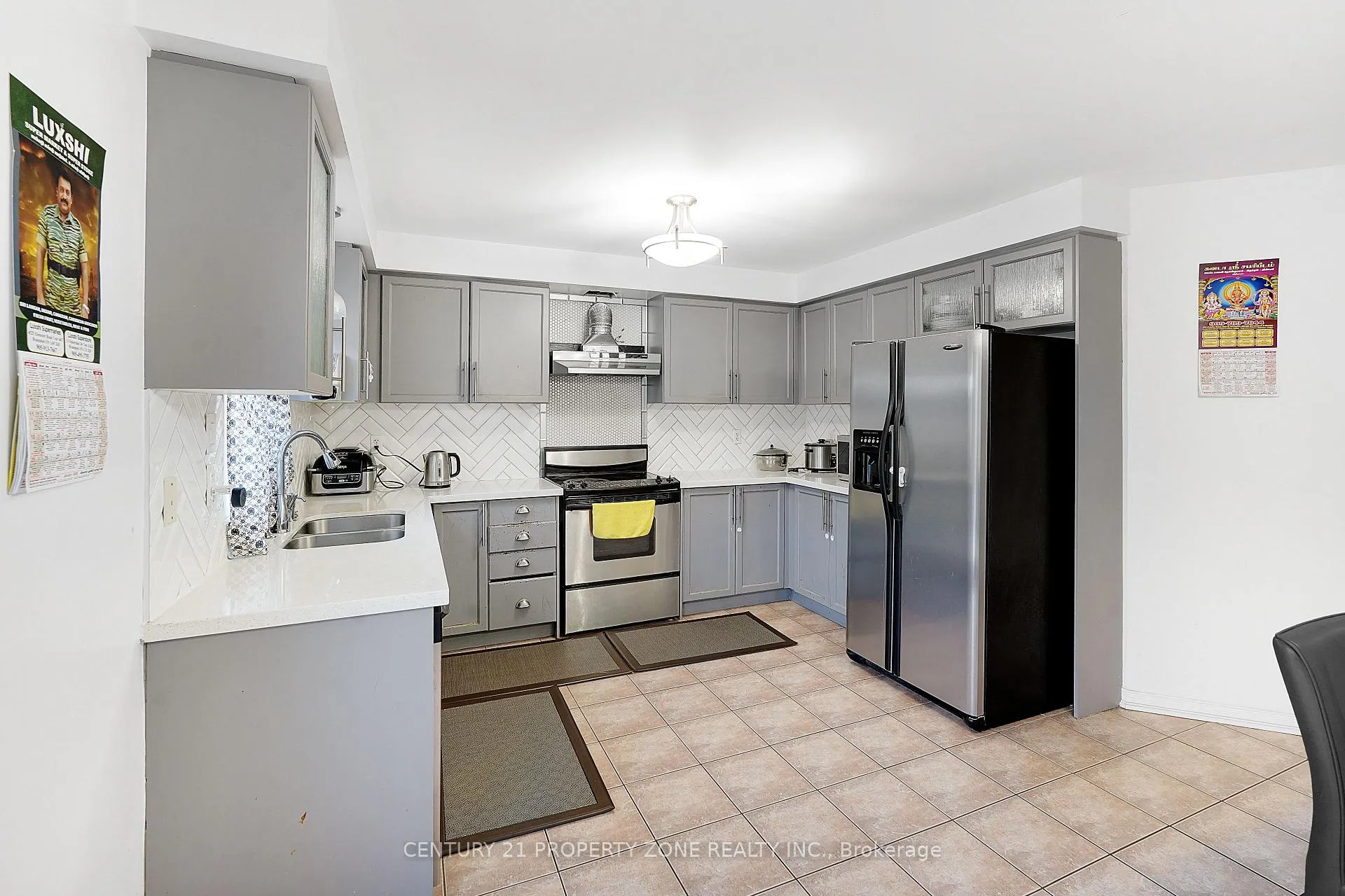 Photo 9 of 17 Riverplace Crescent, Brampton, Bram East — HOMEH