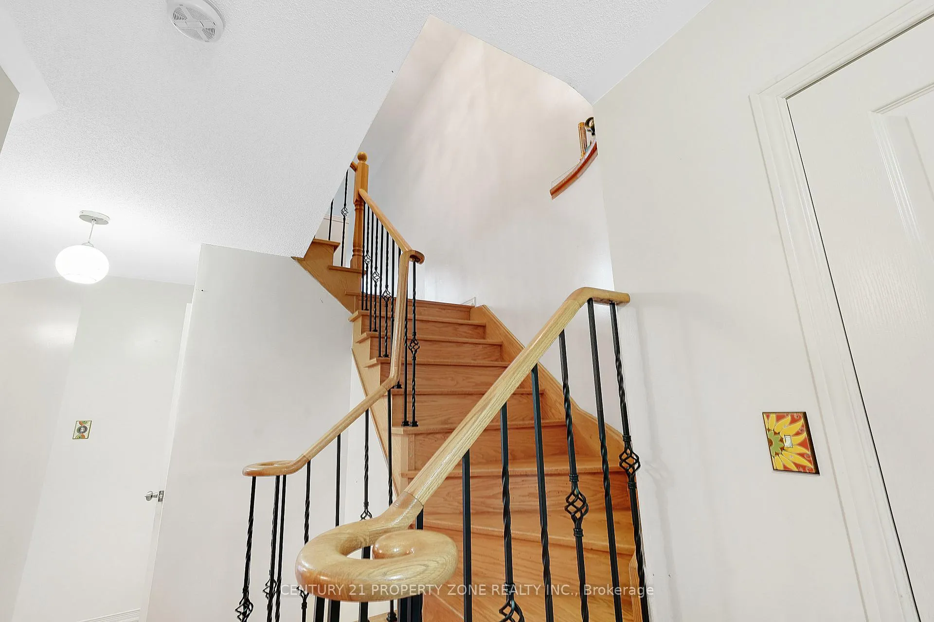 Photo 13 of 17 Riverplace Crescent, Brampton, Bram East — HOMEH