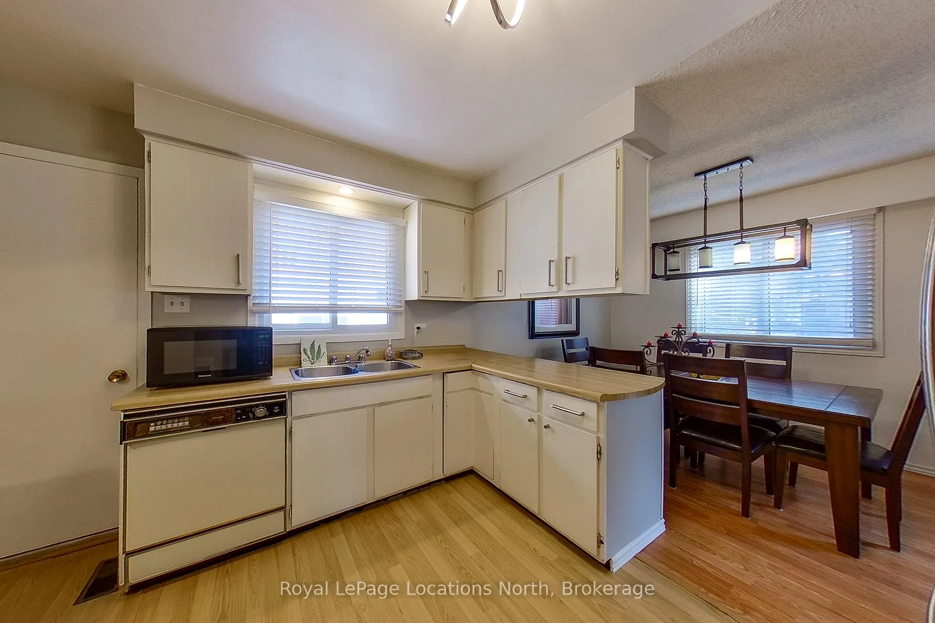 Photo 10 of 152 Melrose Avenue, Wasaga Beach — HOMEH