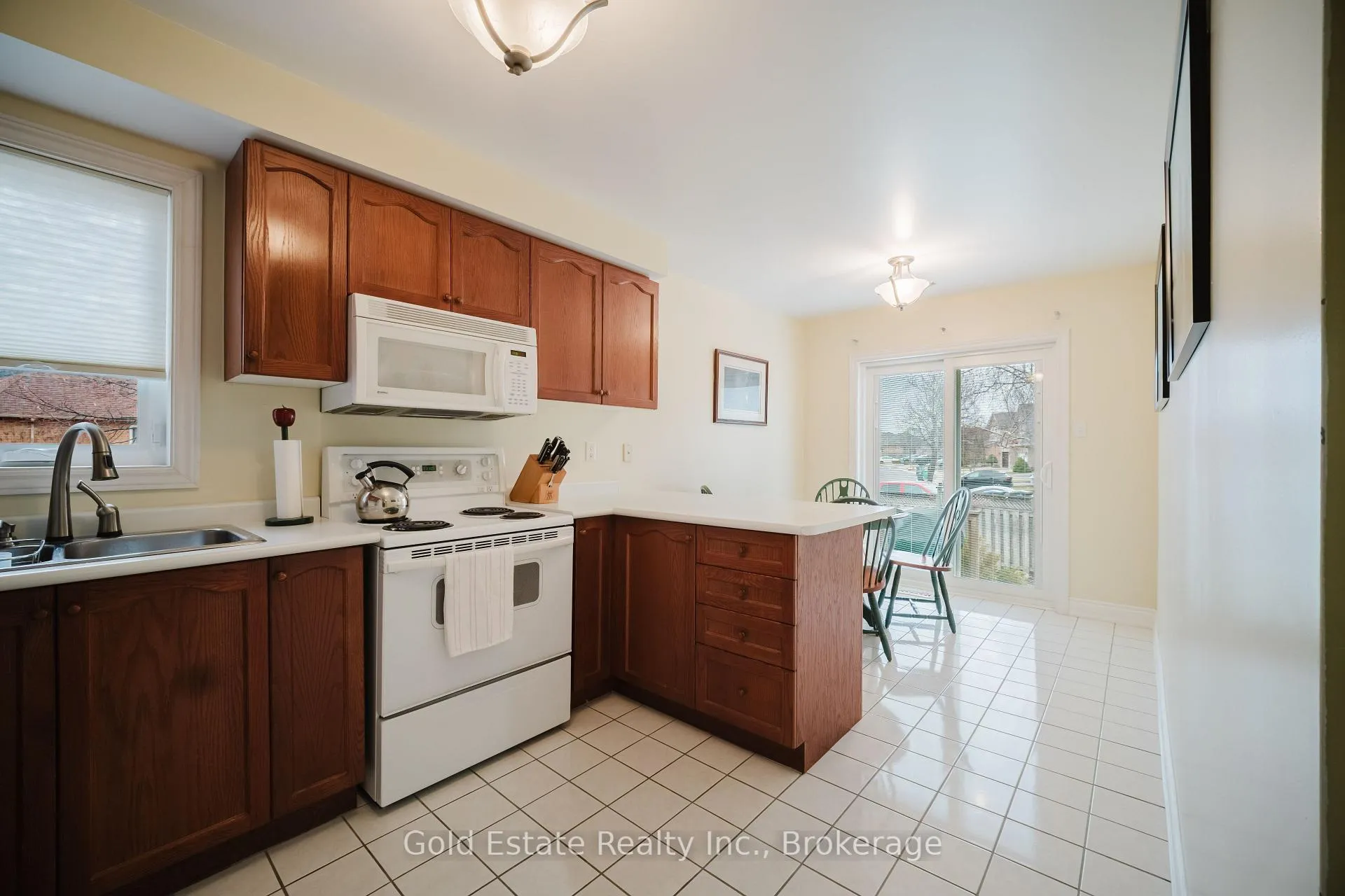 Photo 7 of 59 Royal Orchard Drive, Brampton, Brampton West — HOMEH