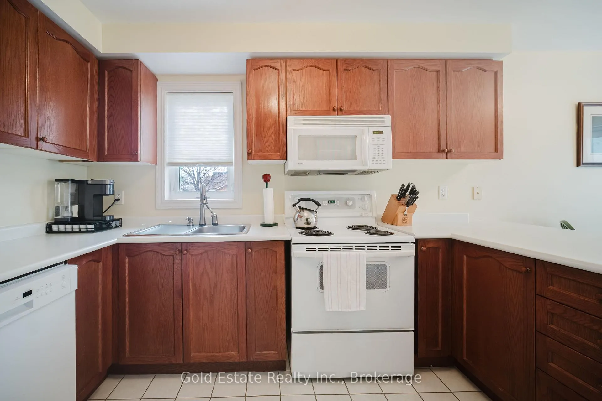 Photo 12 of 59 Royal Orchard Drive, Brampton, Brampton West — HOMEH