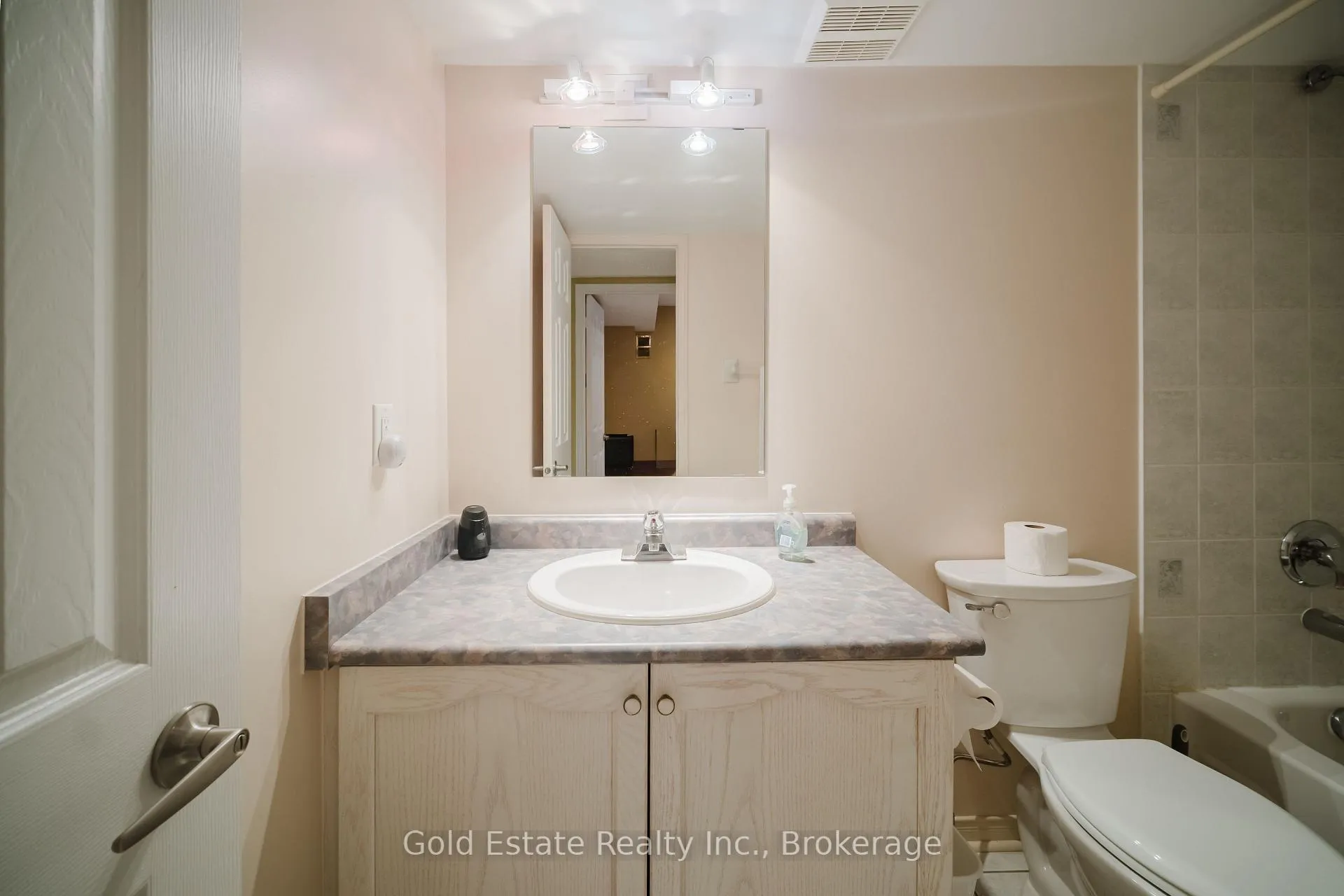 Photo 37 of 59 Royal Orchard Drive, Brampton, Brampton West — HOMEH