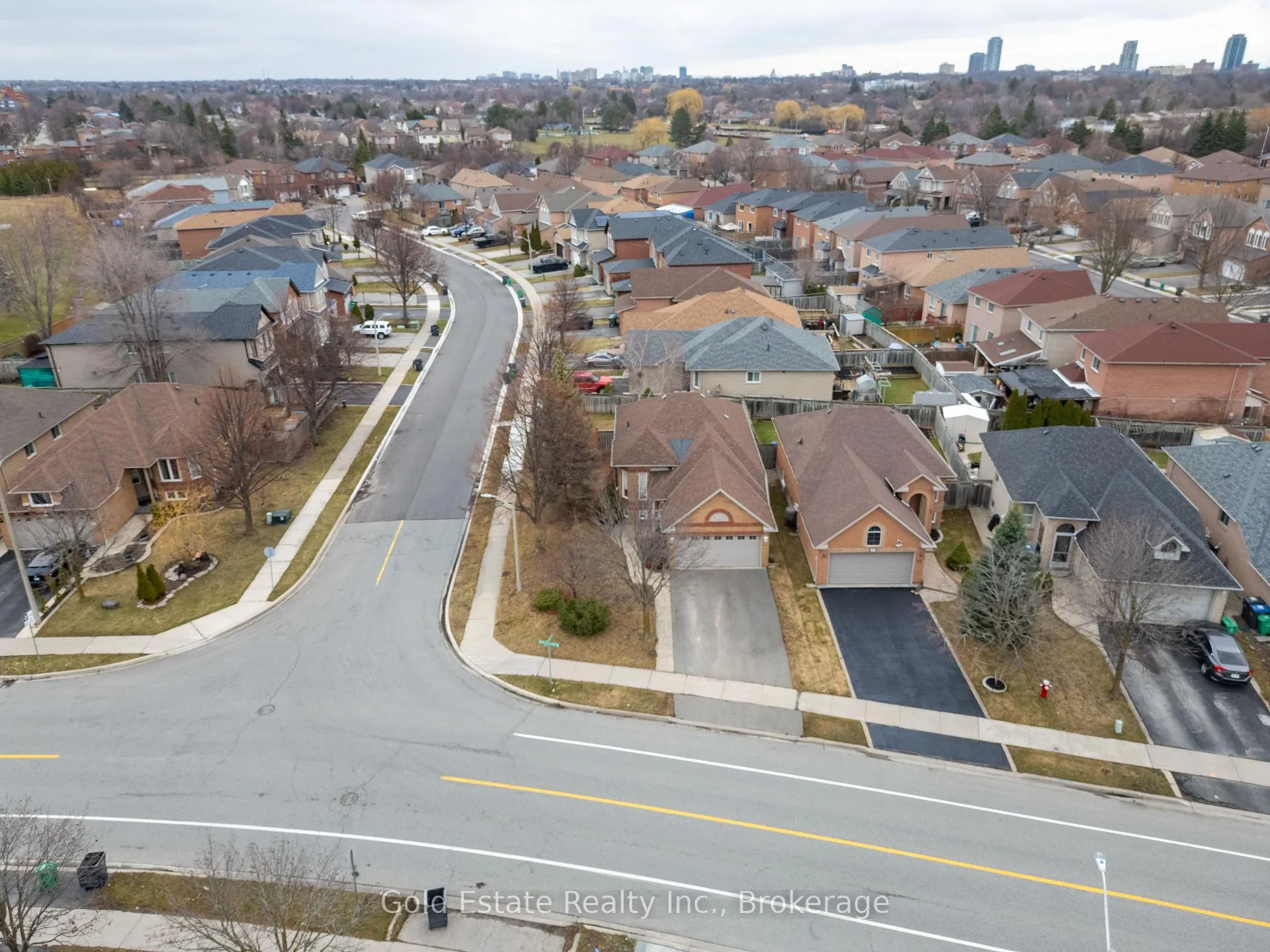 Photo 40 of 59 Royal Orchard Drive, Brampton, Brampton West — HOMEH