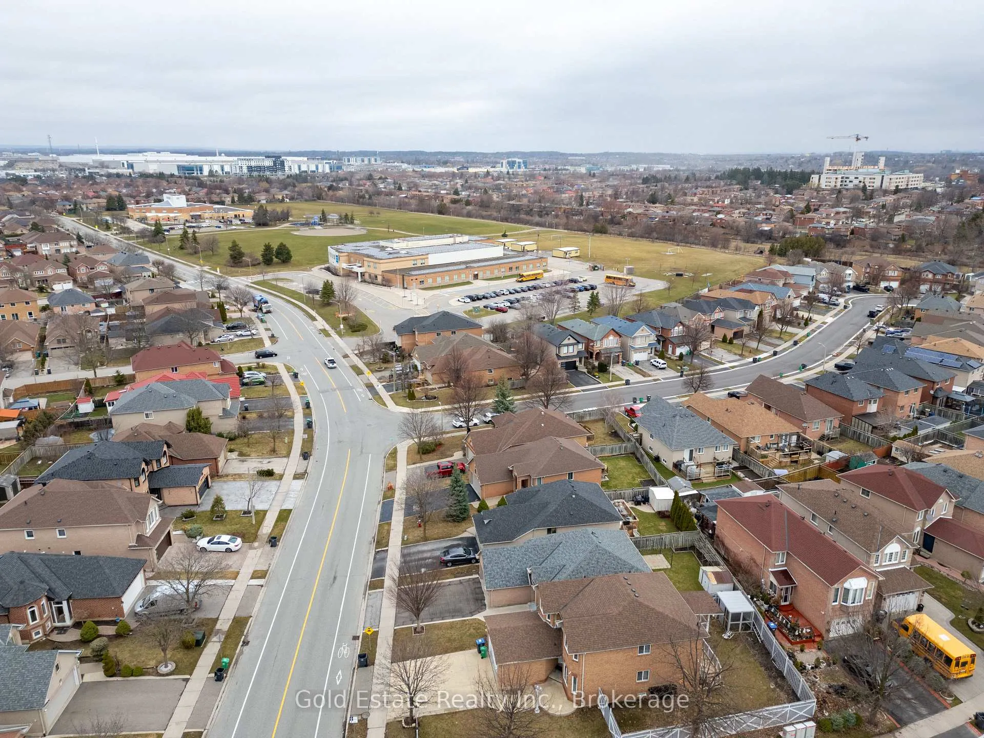 Photo 45 of 59 Royal Orchard Drive, Brampton, Brampton West — HOMEH