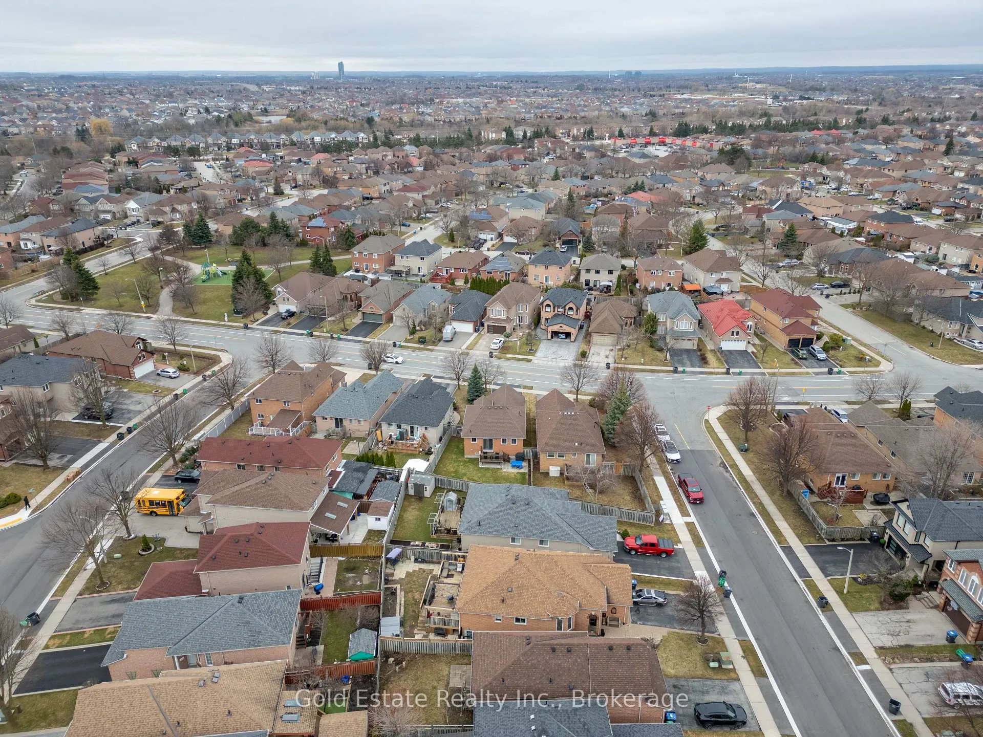 Photo 48 of 59 Royal Orchard Drive, Brampton, Brampton West — HOMEH