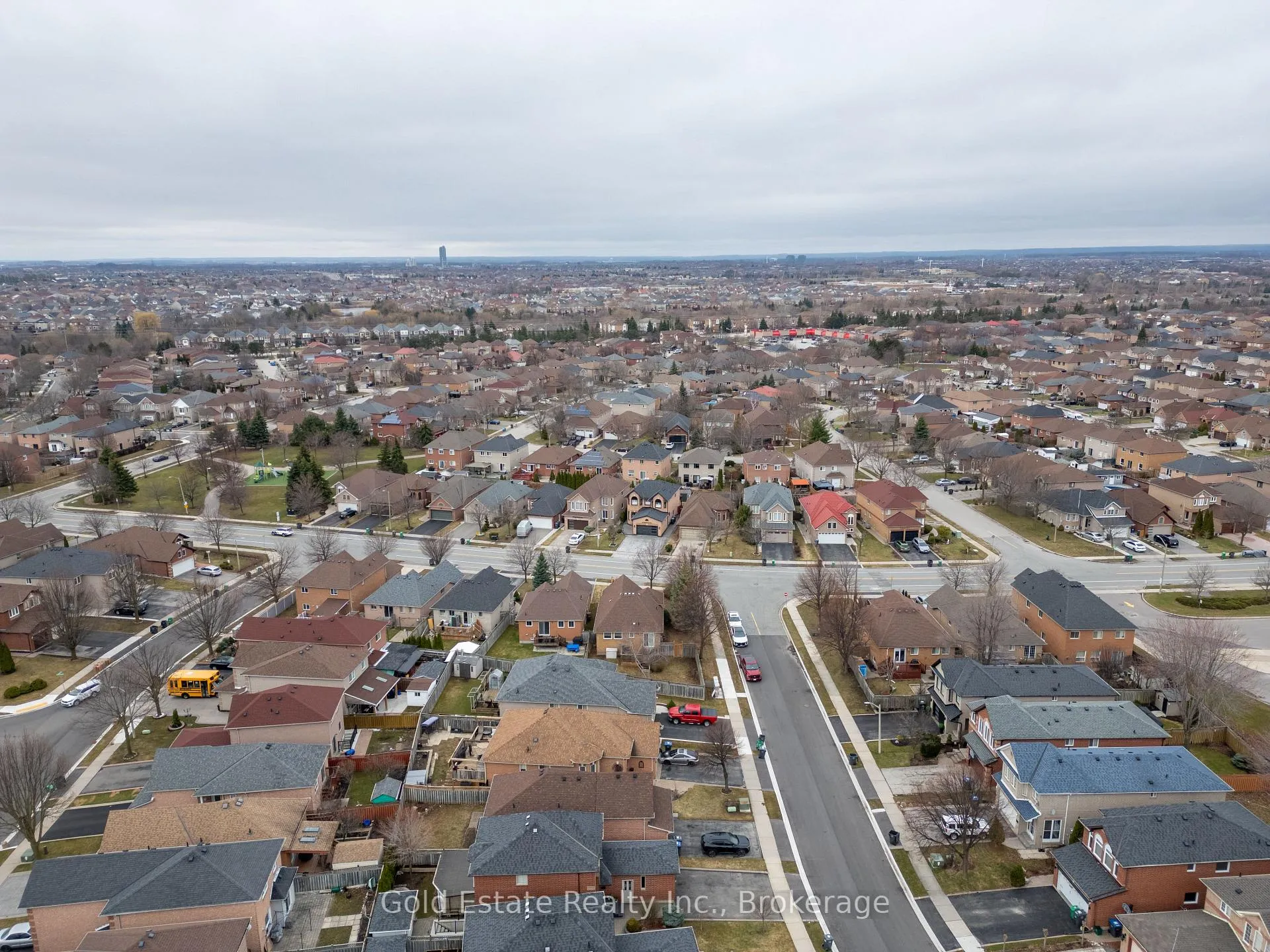 Photo 49 of 59 Royal Orchard Drive, Brampton, Brampton West — HOMEH