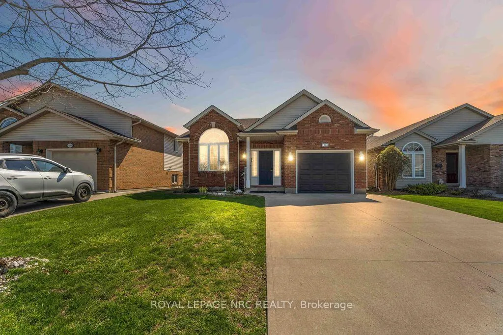 Photo 2 of 7900 Ascot Circle, Niagara Falls, Ascot — HOMEH