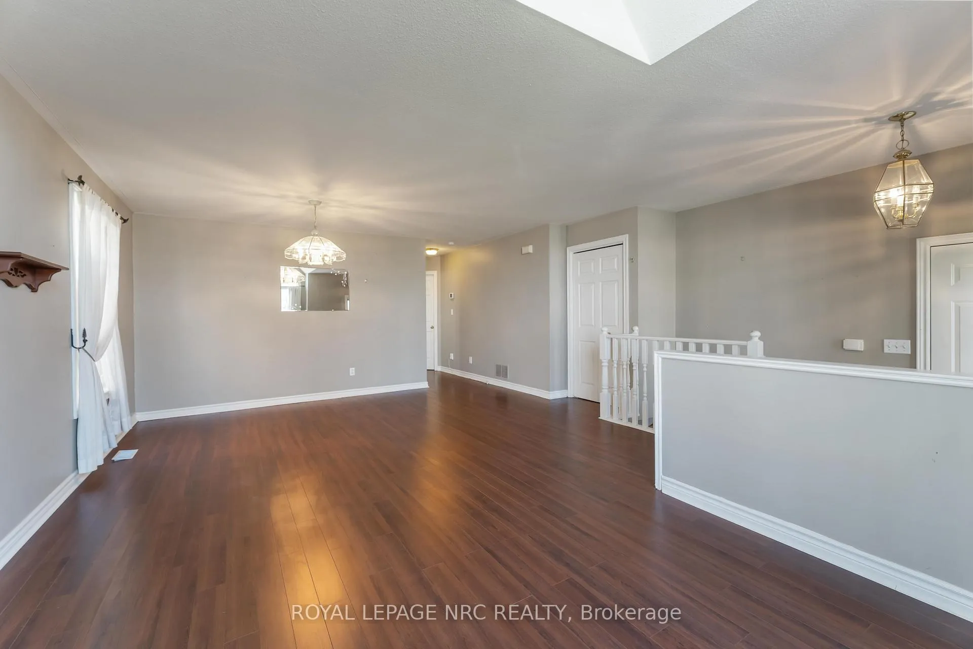 Photo 7 of 7900 Ascot Circle, Niagara Falls, Ascot — HOMEH