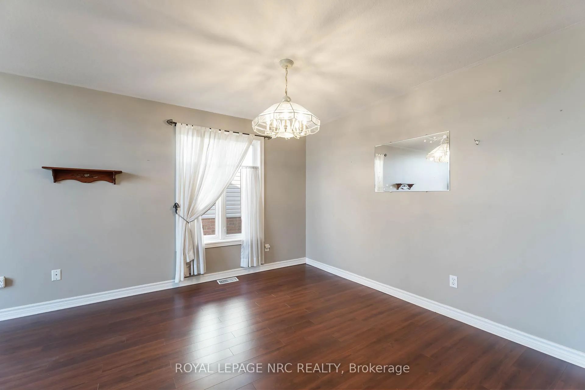 Photo 9 of 7900 Ascot Circle, Niagara Falls, Ascot — HOMEH