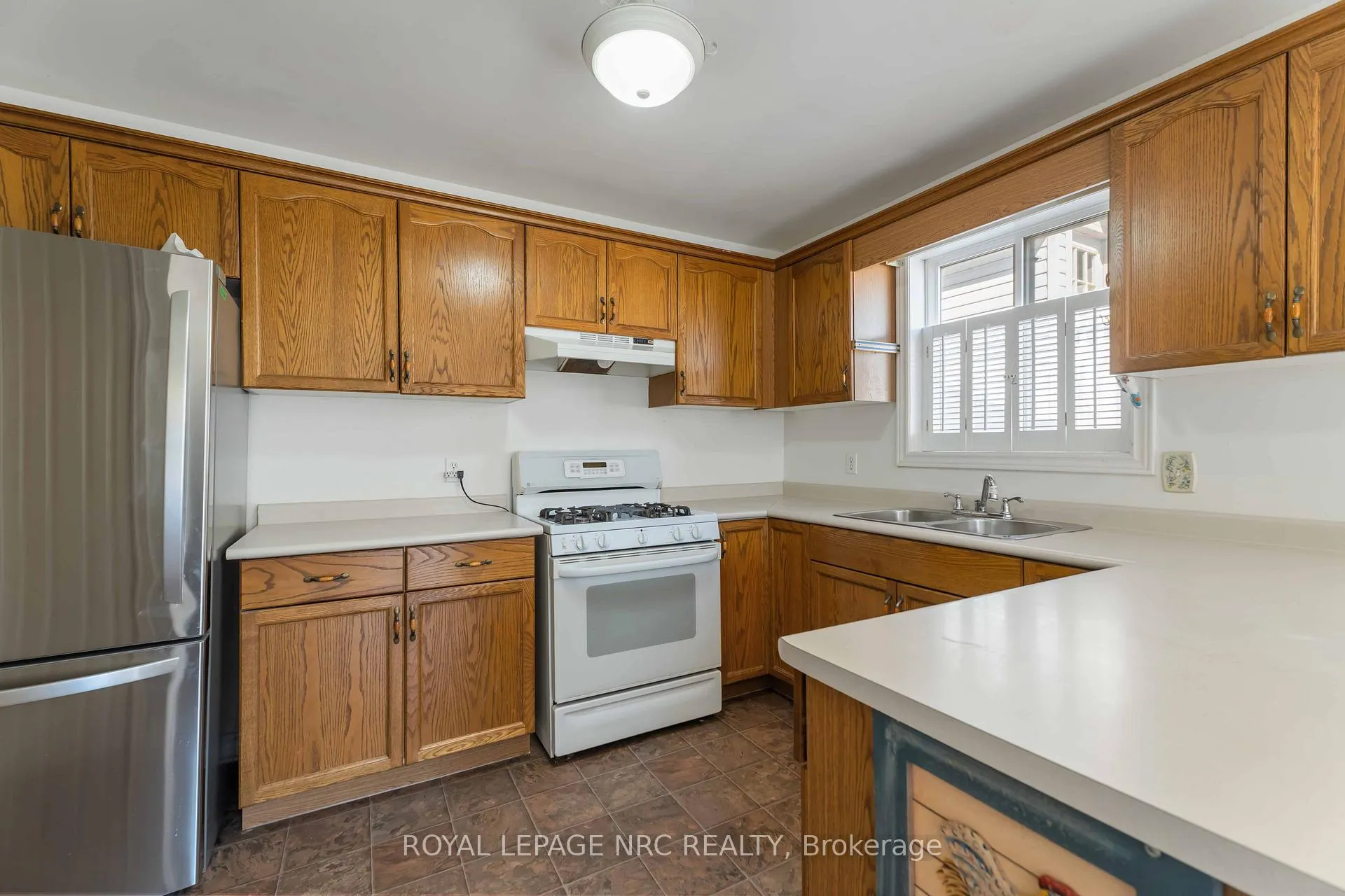 Photo 12 of 7900 Ascot Circle, Niagara Falls, Ascot — HOMEH
