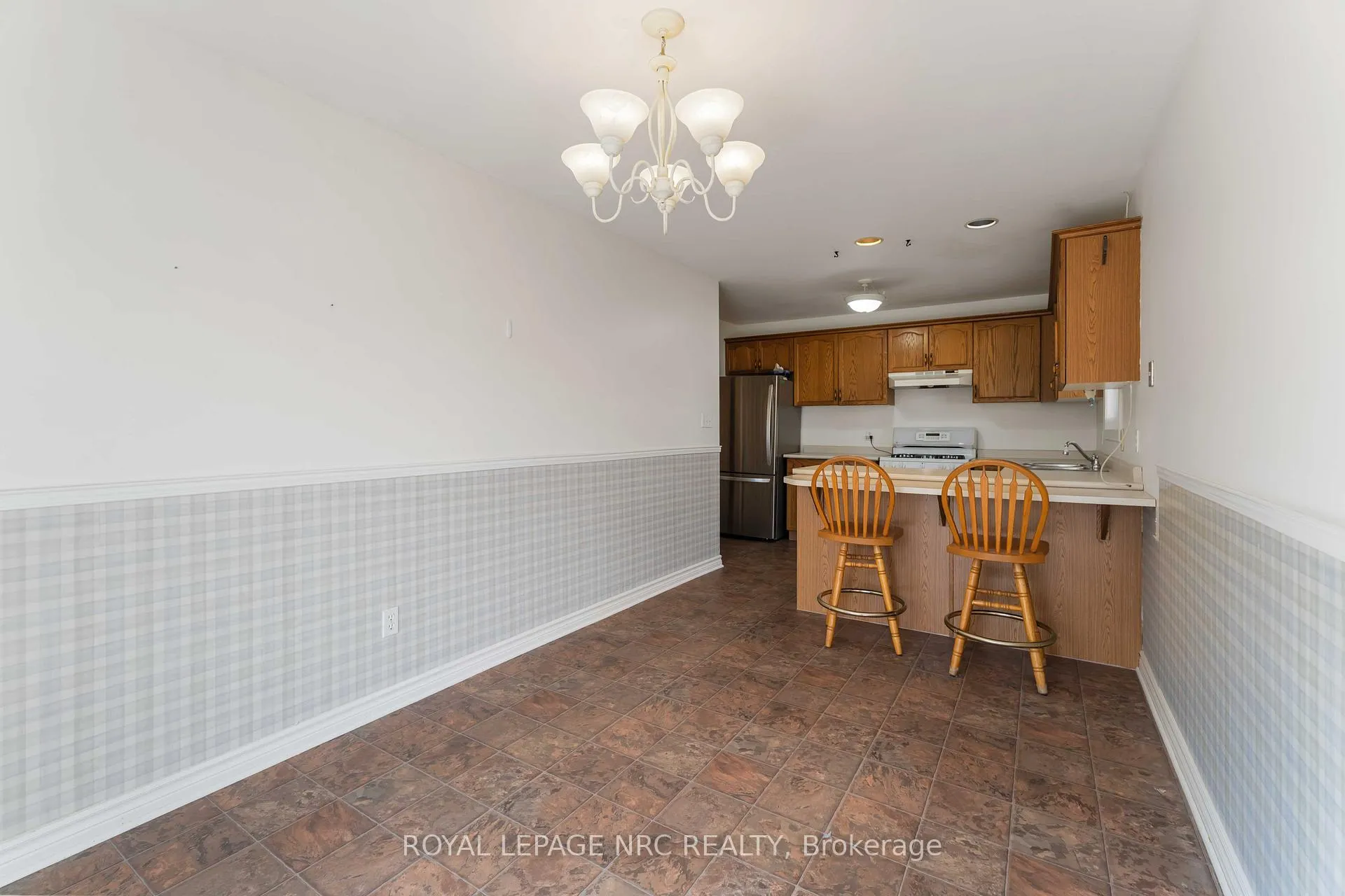 Photo 13 of 7900 Ascot Circle, Niagara Falls, Ascot — HOMEH