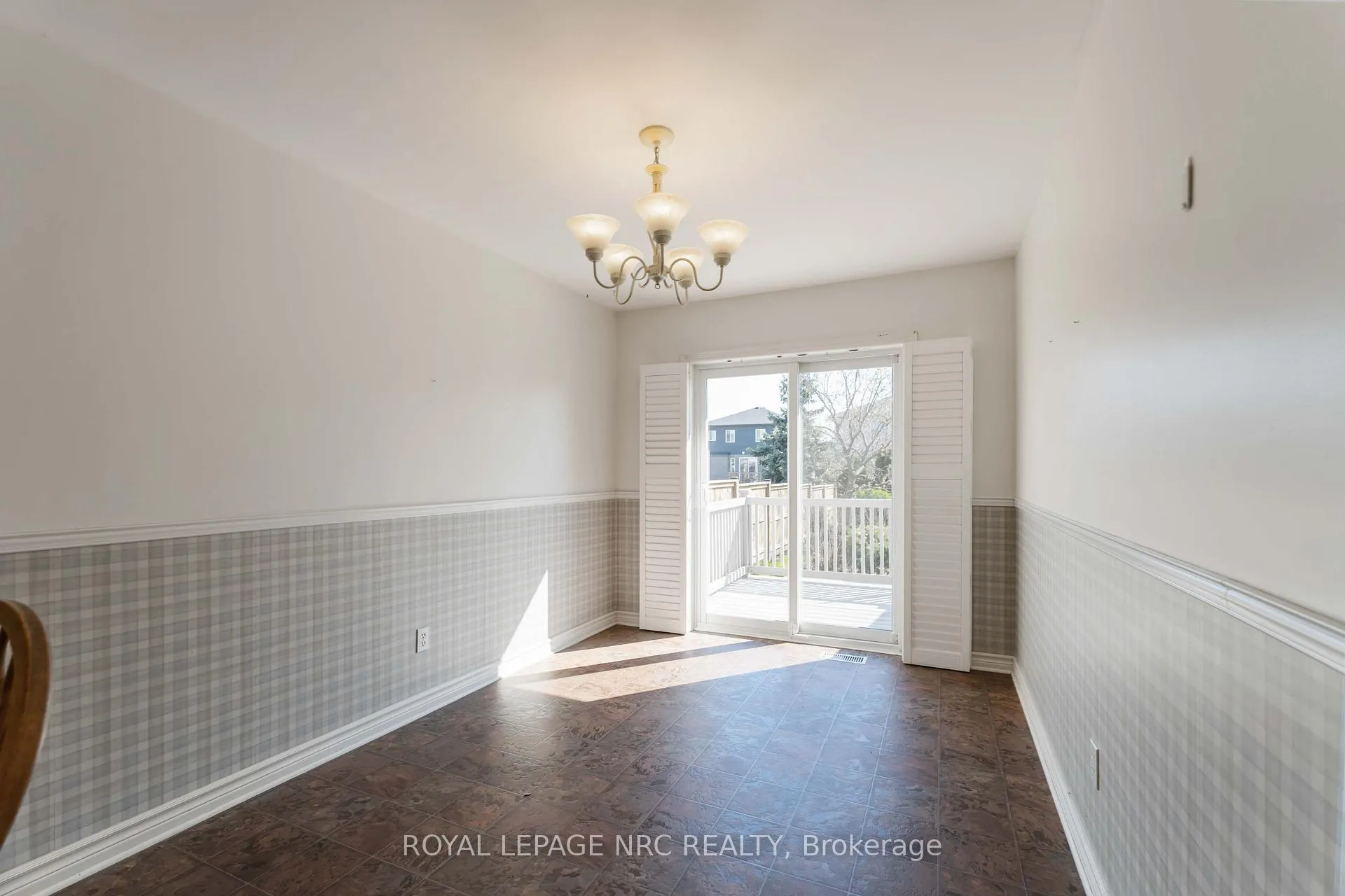 Photo 15 of 7900 Ascot Circle, Niagara Falls, Ascot — HOMEH