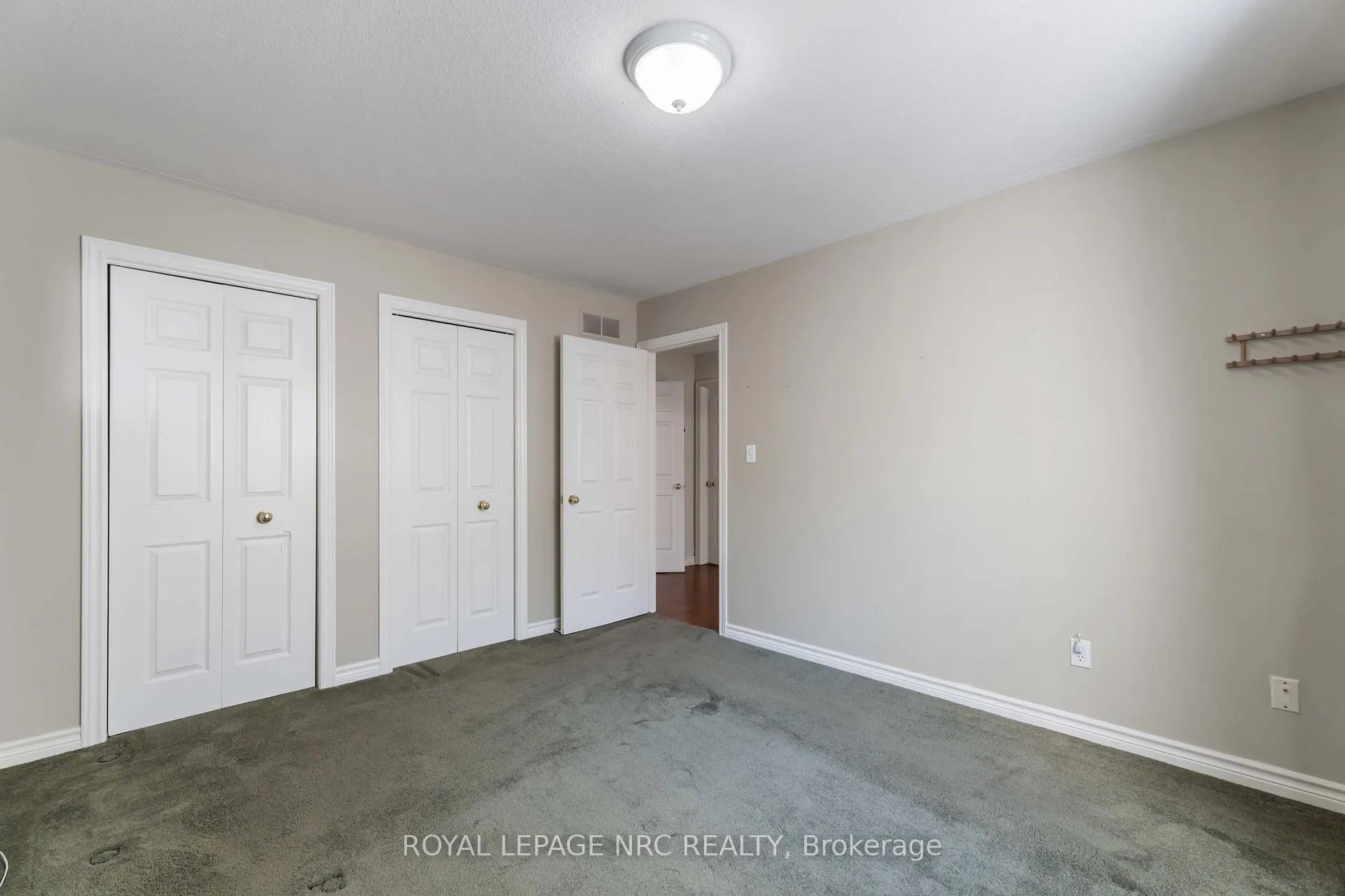 Photo 16 of 7900 Ascot Circle, Niagara Falls, Ascot — HOMEH