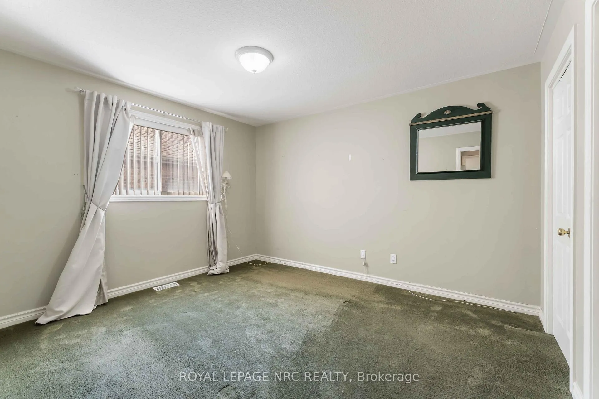 Photo 17 of 7900 Ascot Circle, Niagara Falls, Ascot — HOMEH