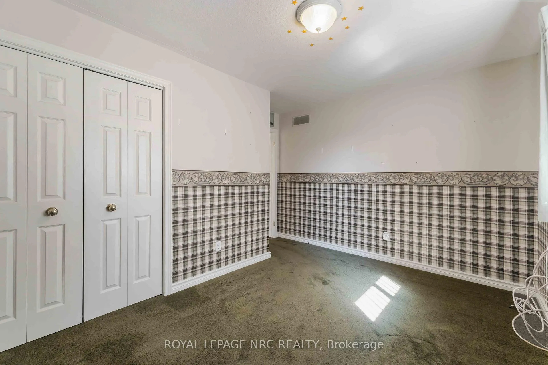 Photo 18 of 7900 Ascot Circle, Niagara Falls, Ascot — HOMEH