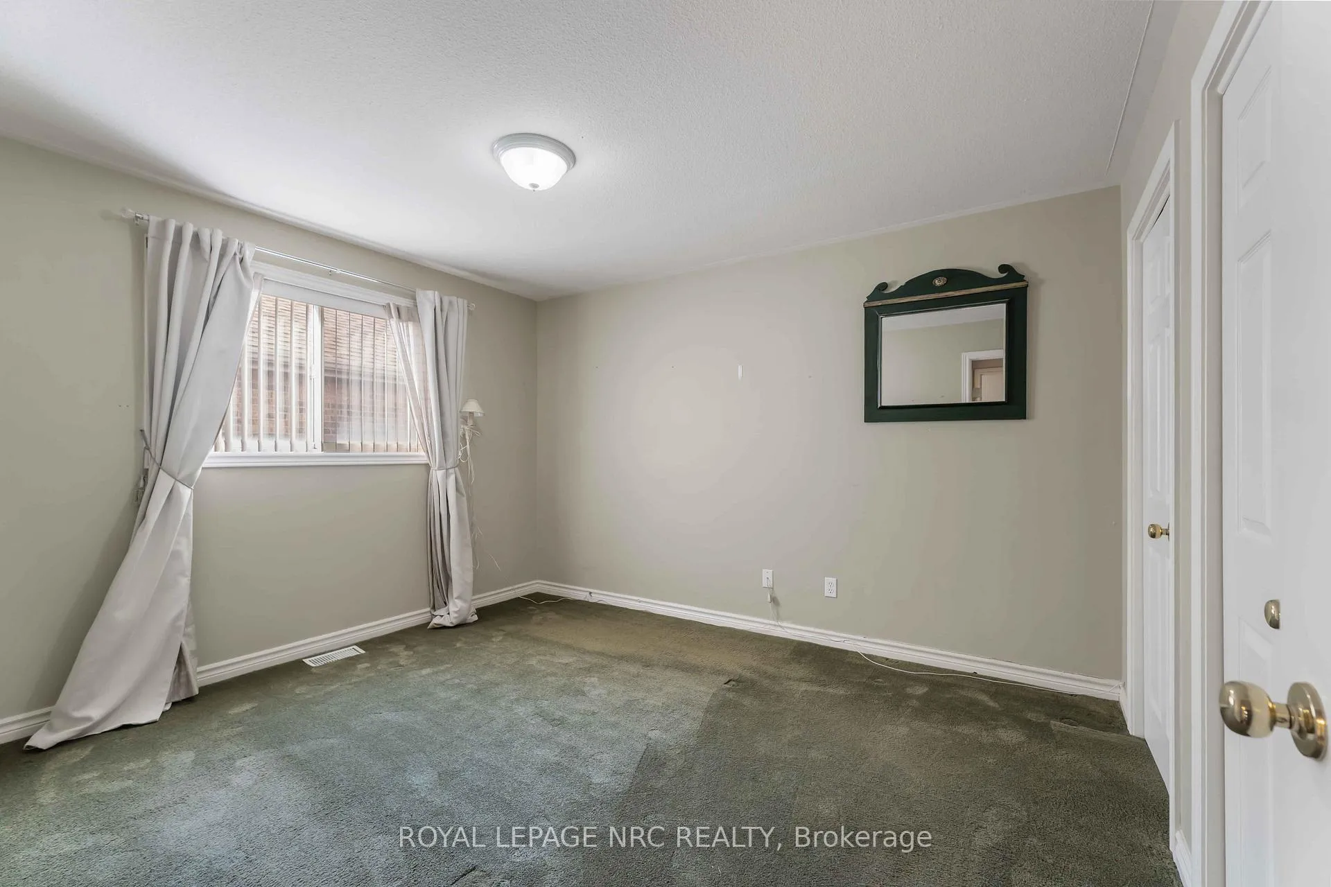 Photo 19 of 7900 Ascot Circle, Niagara Falls, Ascot — HOMEH